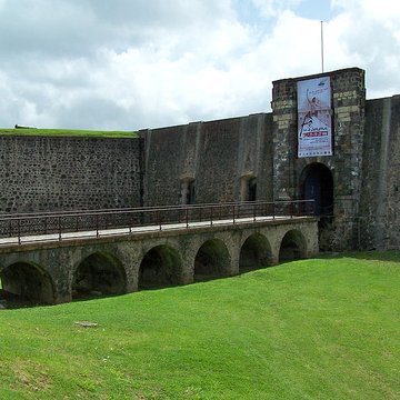 Fort Saint-Charles, Fort Richepance ou Fort Delgrès, puis laboratoire de vulcanologie
