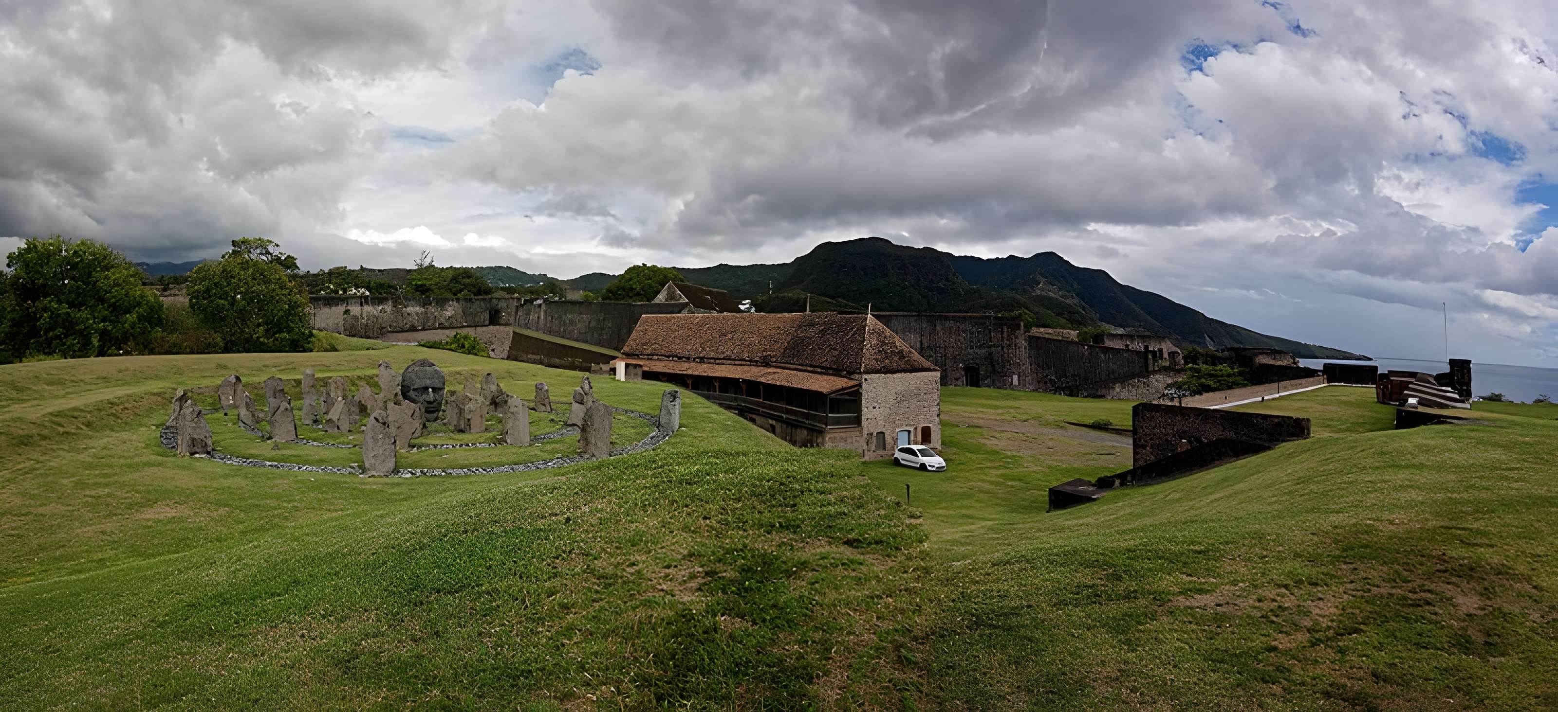 Fort Saint-Charles, Fort Richepance ou Fort Delgrès, puis laboratoire de vulcanologie