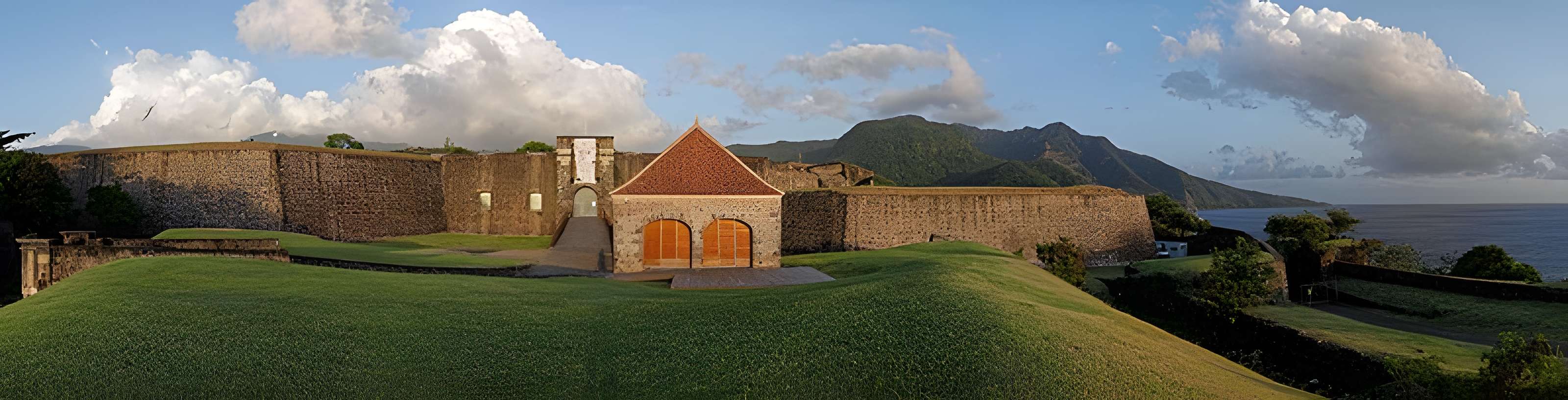 Fort Saint-Charles, Fort Richepance ou Fort Delgrès, puis laboratoire de vulcanologie