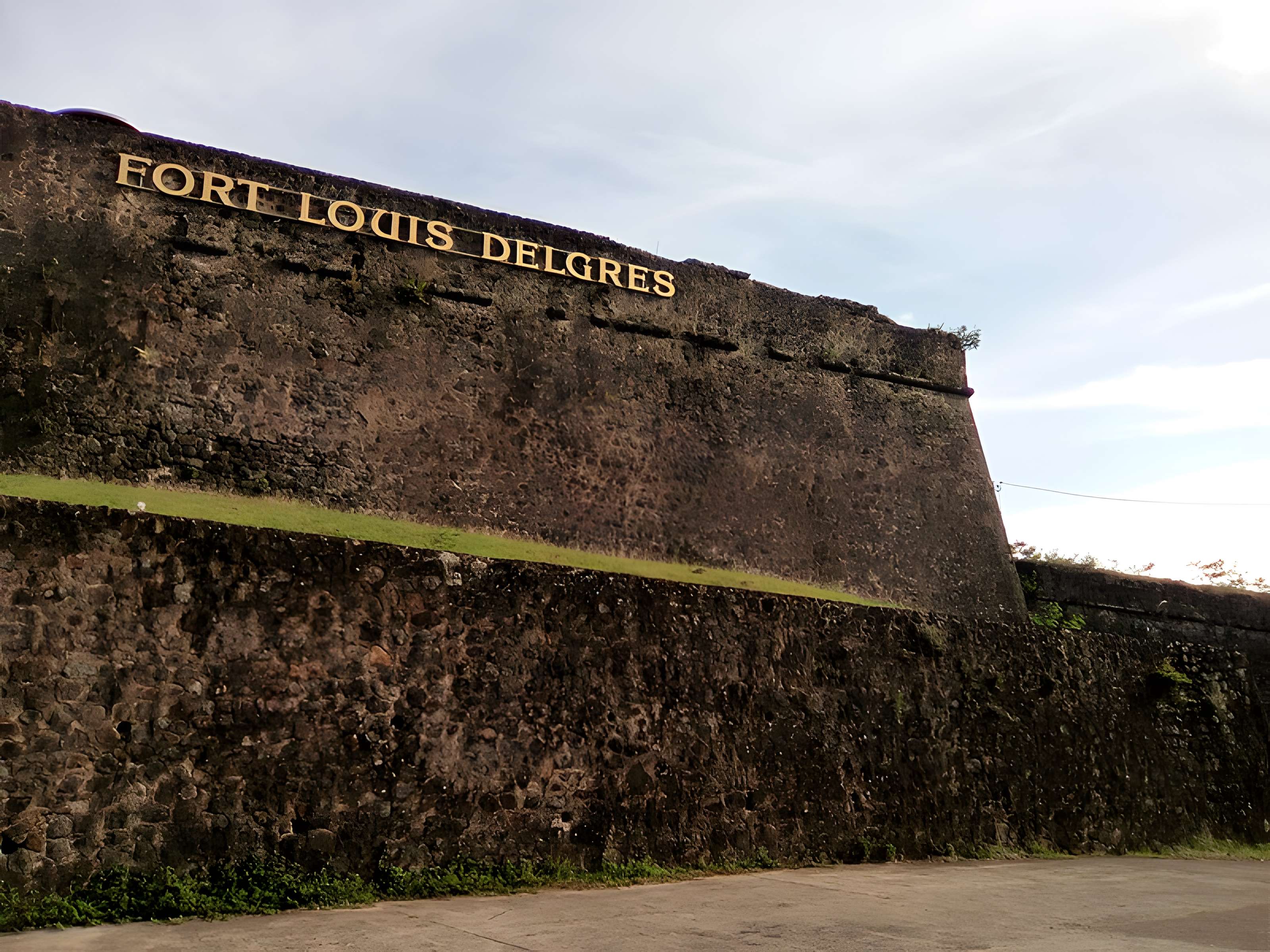 Fort Saint-Charles, Fort Richepance ou Fort Delgrès, puis laboratoire de vulcanologie