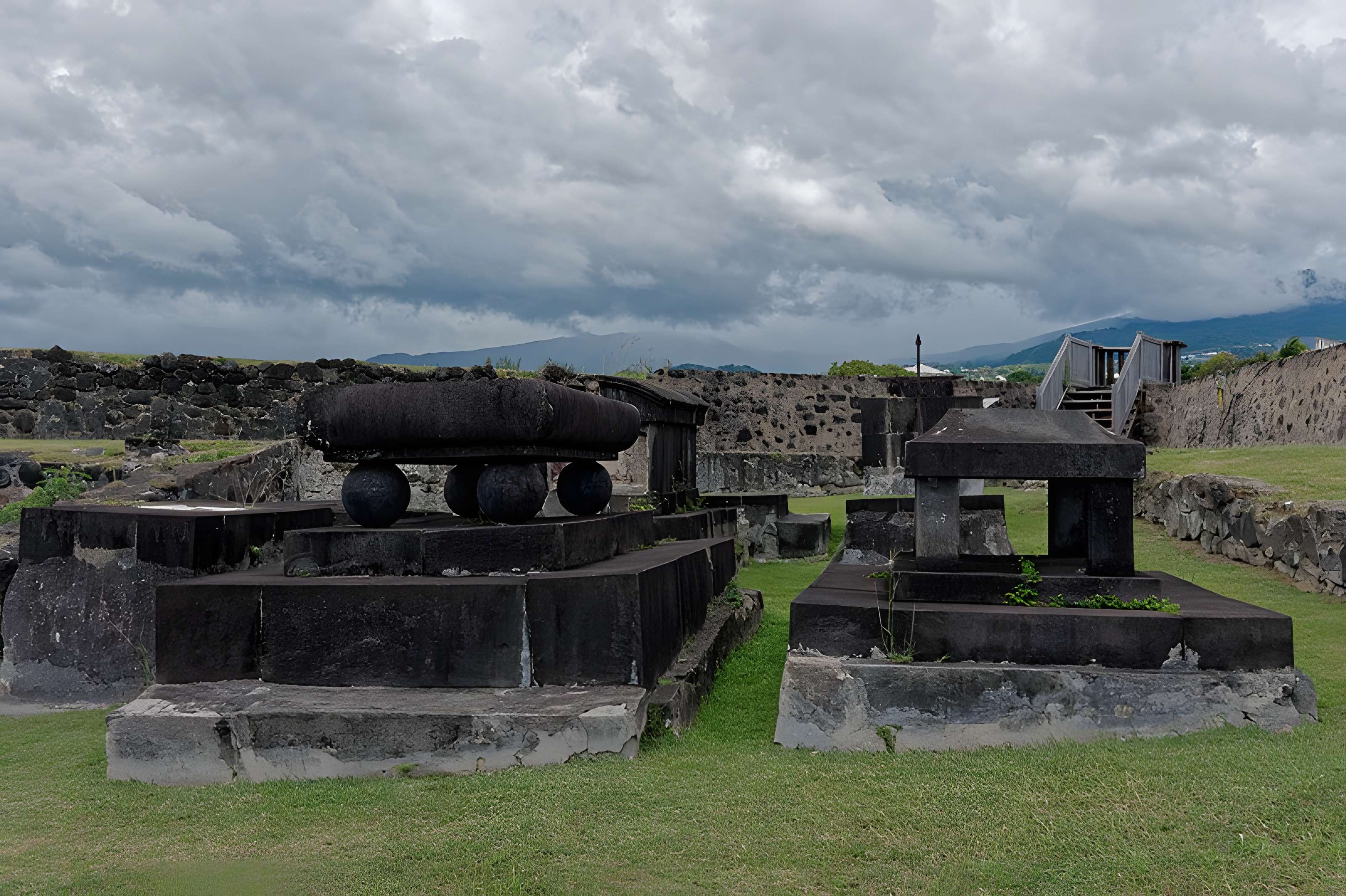 Fort Saint-Charles, Fort Richepance ou Fort Delgrès, puis laboratoire de vulcanologie