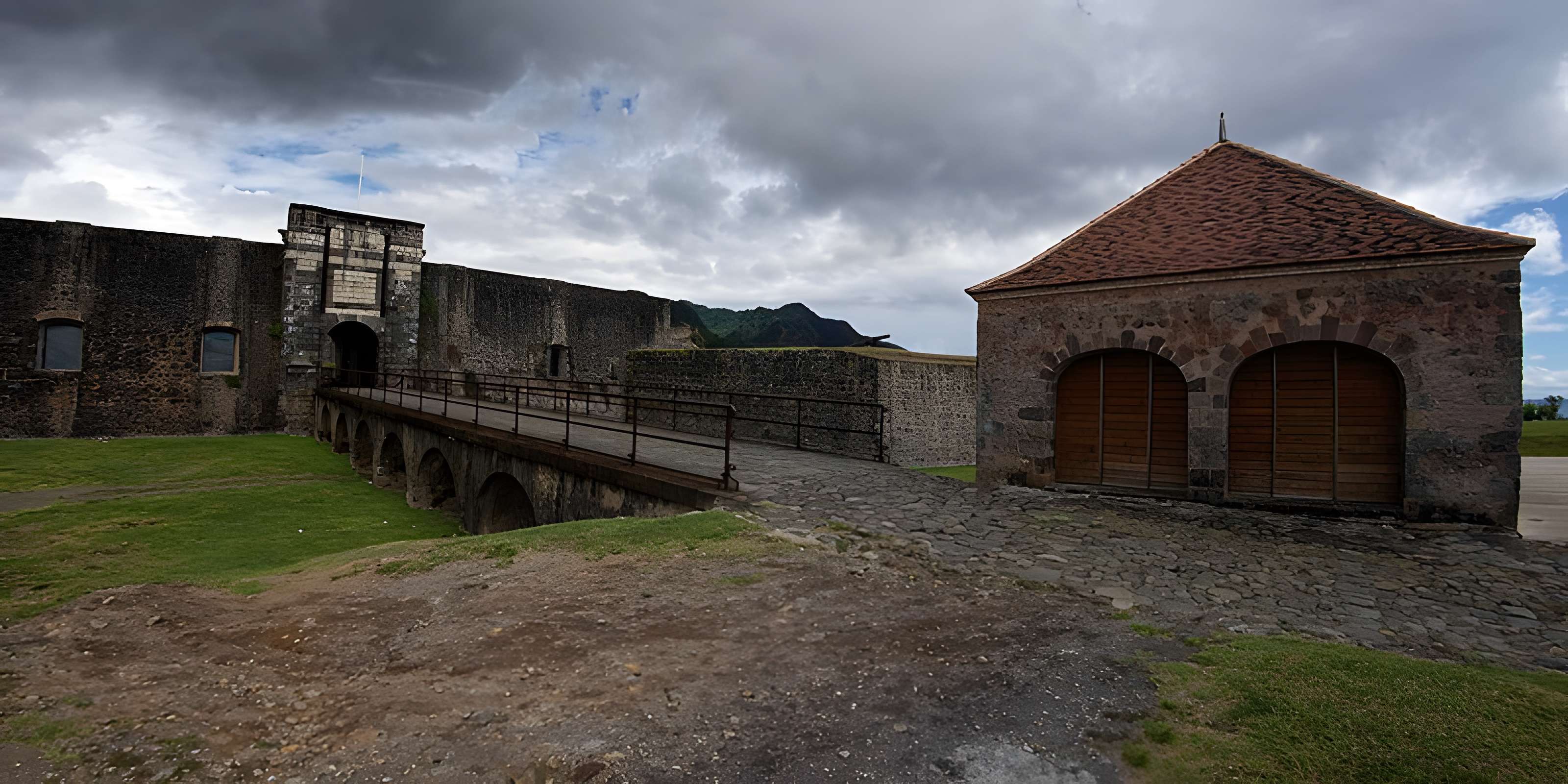 Fort Saint-Charles, Fort Richepance ou Fort Delgrès, puis laboratoire de vulcanologie