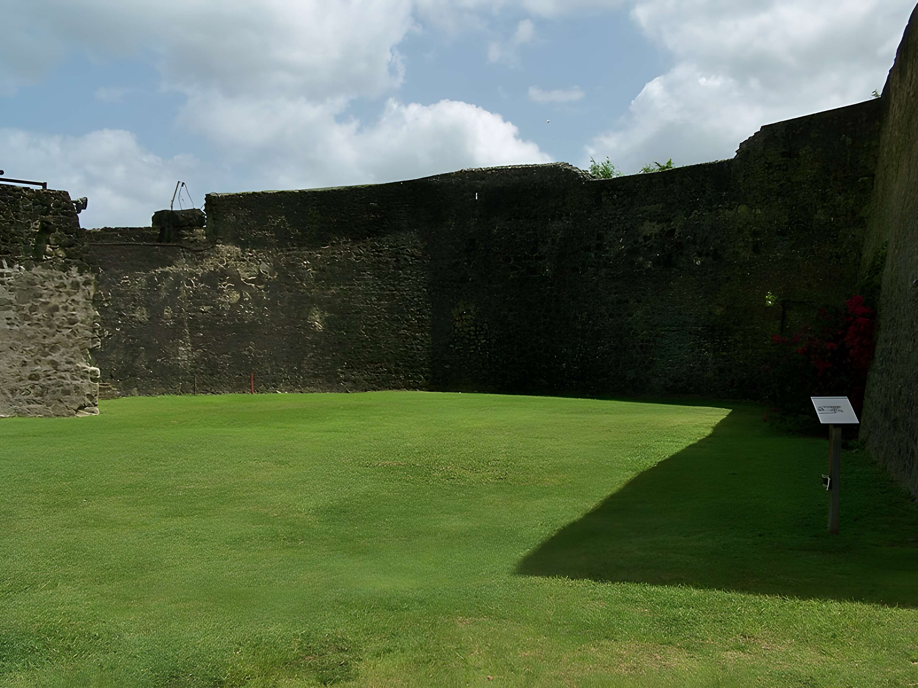 Fort Saint-Charles, Fort Richepance ou Fort Delgrès, puis laboratoire de vulcanologie