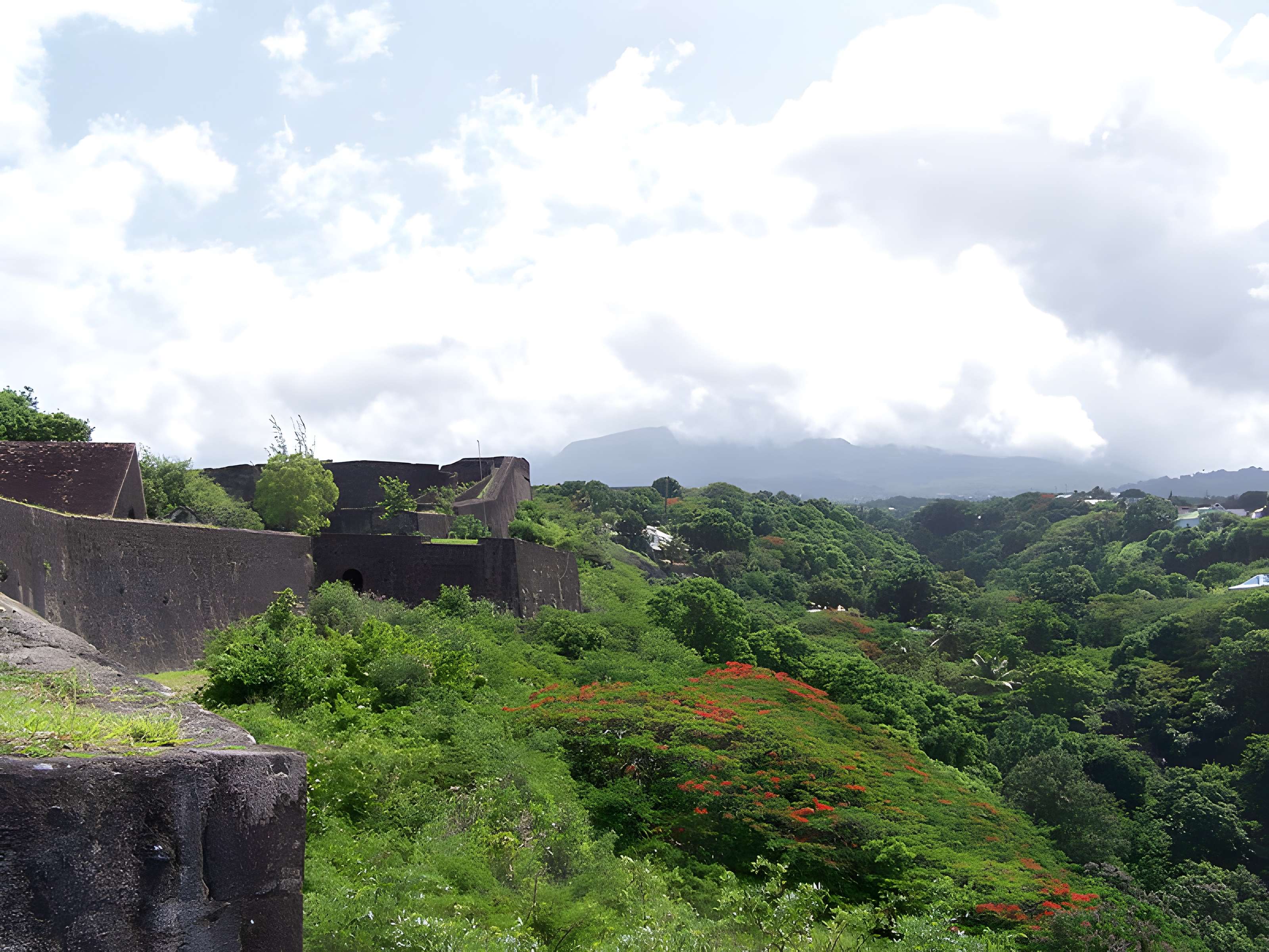 Fort Saint-Charles, Fort Richepance ou Fort Delgrès, puis laboratoire de vulcanologie