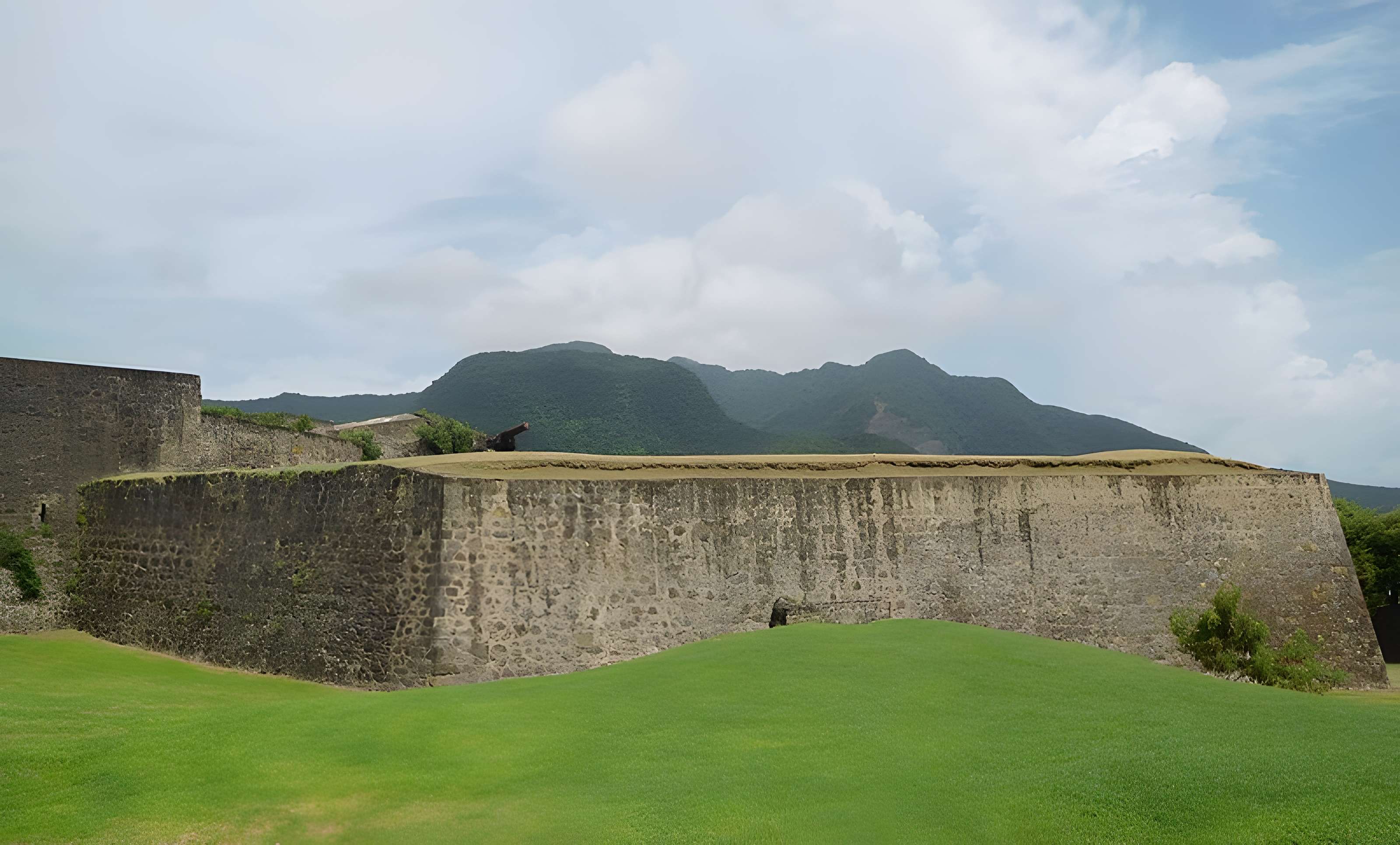 Fort Saint-Charles, Fort Richepance ou Fort Delgrès, puis laboratoire de vulcanologie