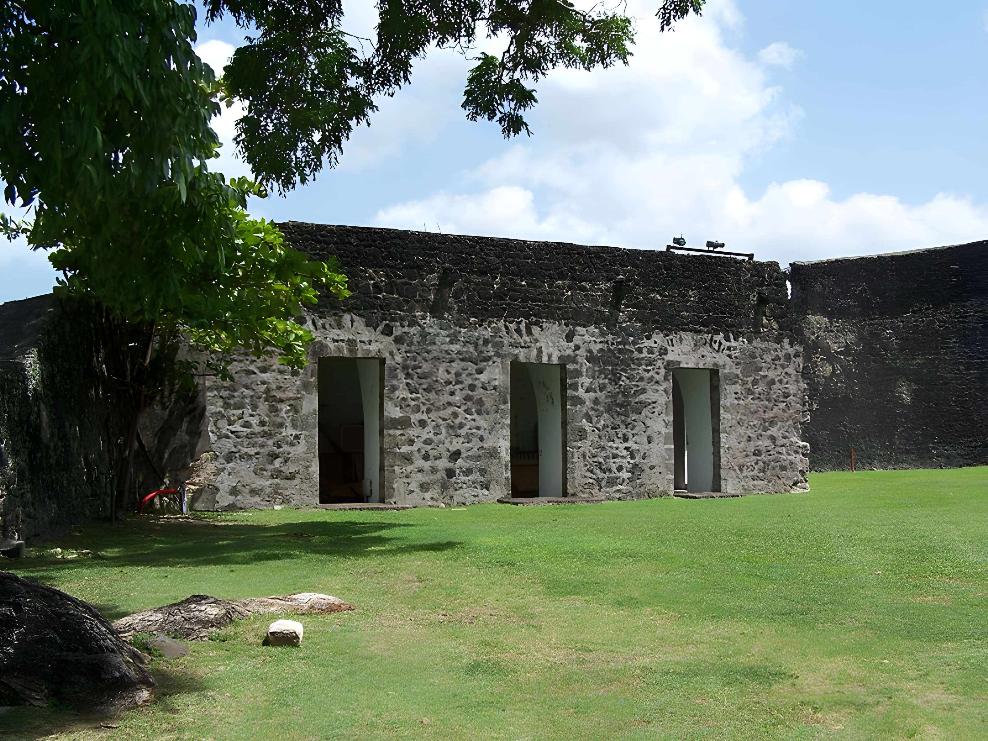 Fort Saint-Charles, Fort Richepance ou Fort Delgrès, puis laboratoire de vulcanologie