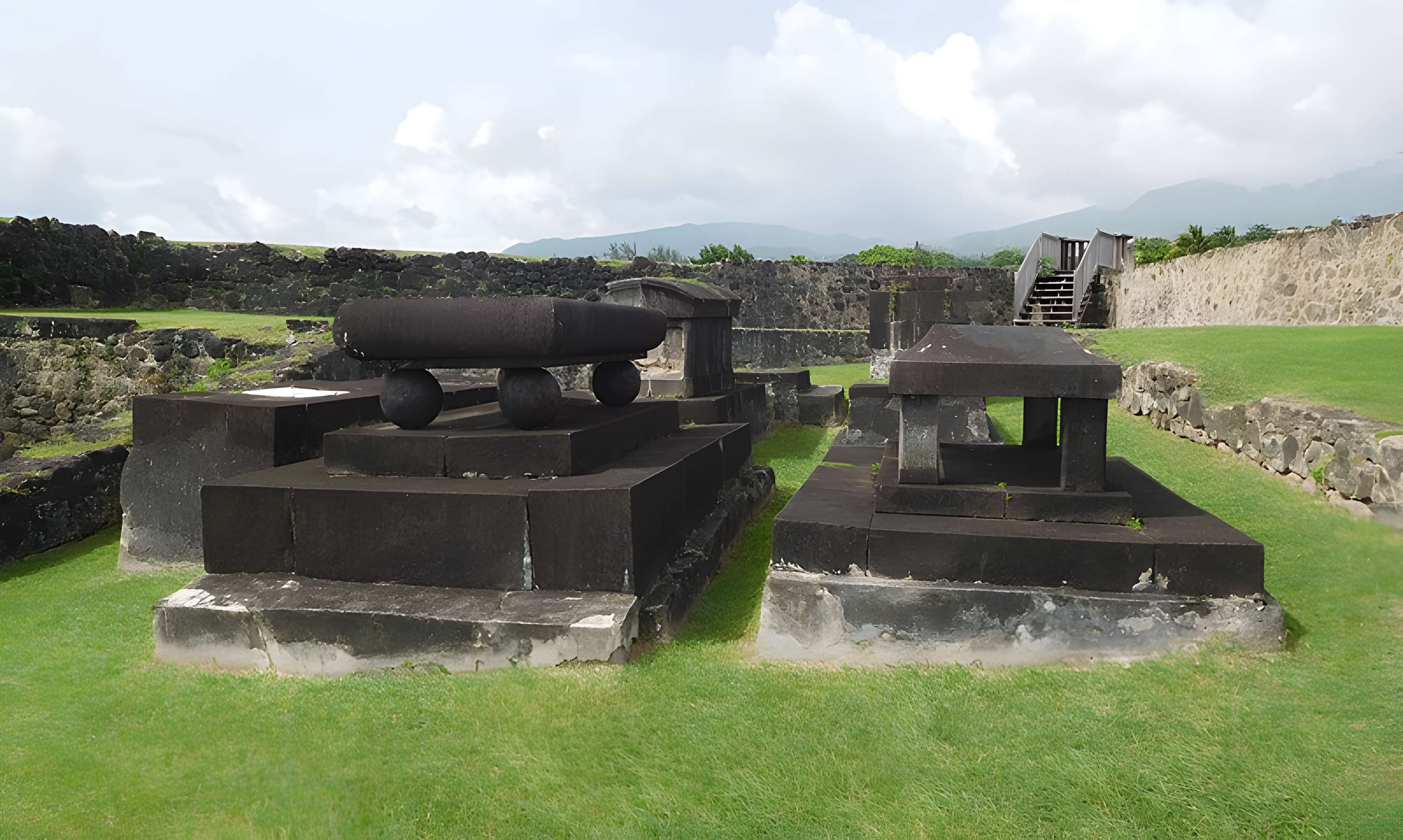 Fort Saint-Charles, Fort Richepance ou Fort Delgrès, puis laboratoire de vulcanologie