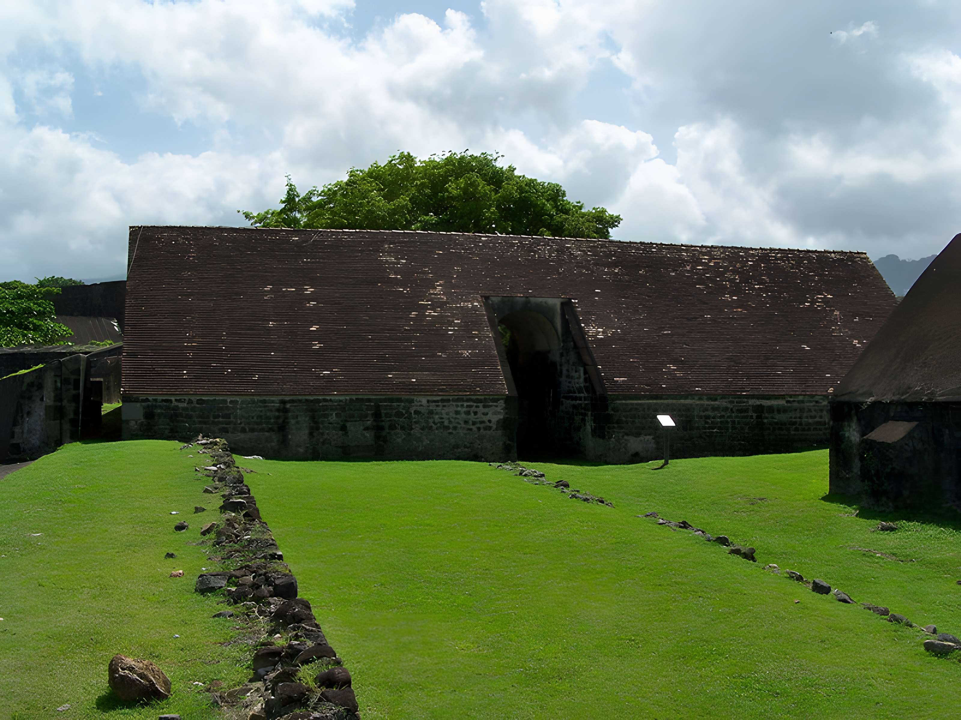 Fort Saint-Charles, Fort Richepance ou Fort Delgrès, puis laboratoire de vulcanologie