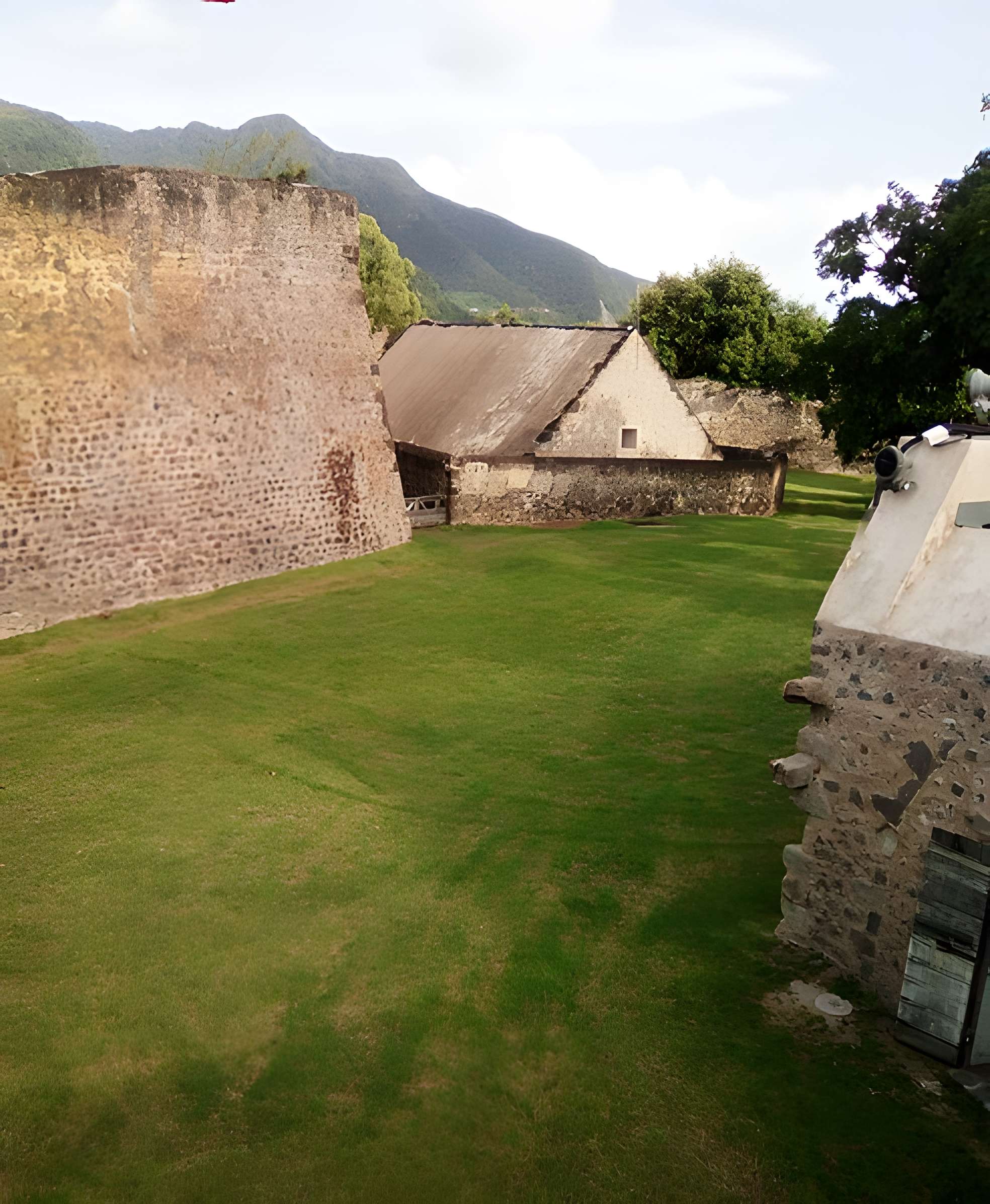Fort Saint-Charles, Fort Richepance ou Fort Delgrès, puis laboratoire de vulcanologie