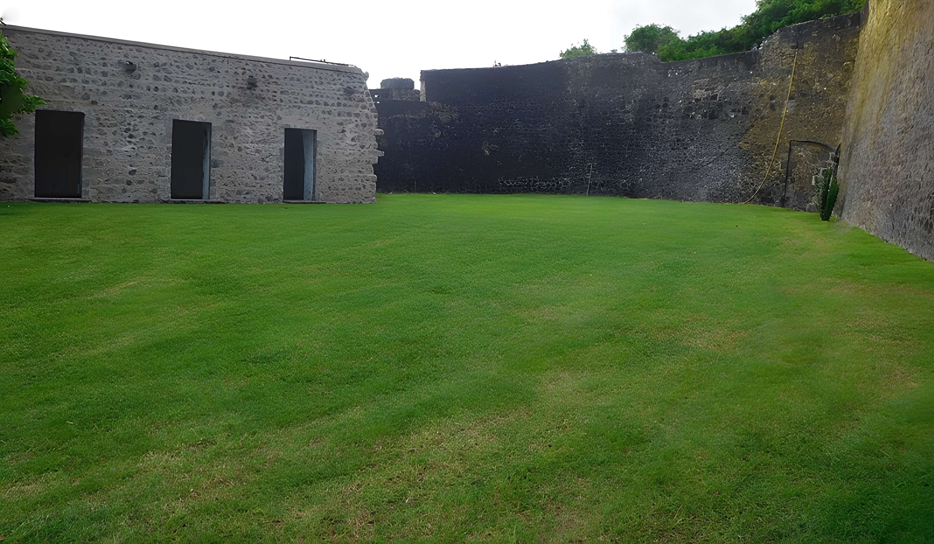 Fort Saint-Charles, Fort Richepance ou Fort Delgrès, puis laboratoire de vulcanologie
