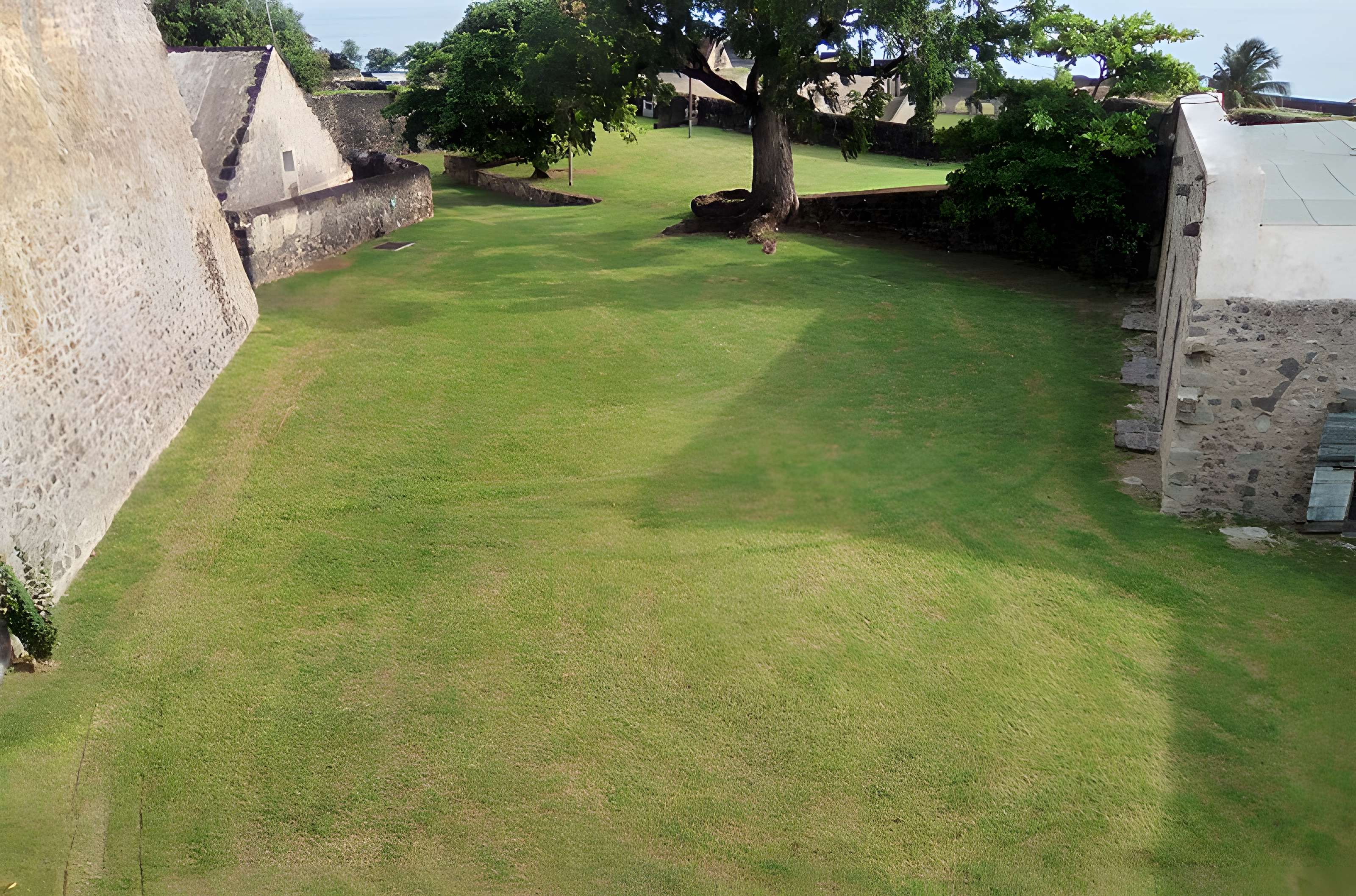 Fort Saint-Charles, Fort Richepance ou Fort Delgrès, puis laboratoire de vulcanologie