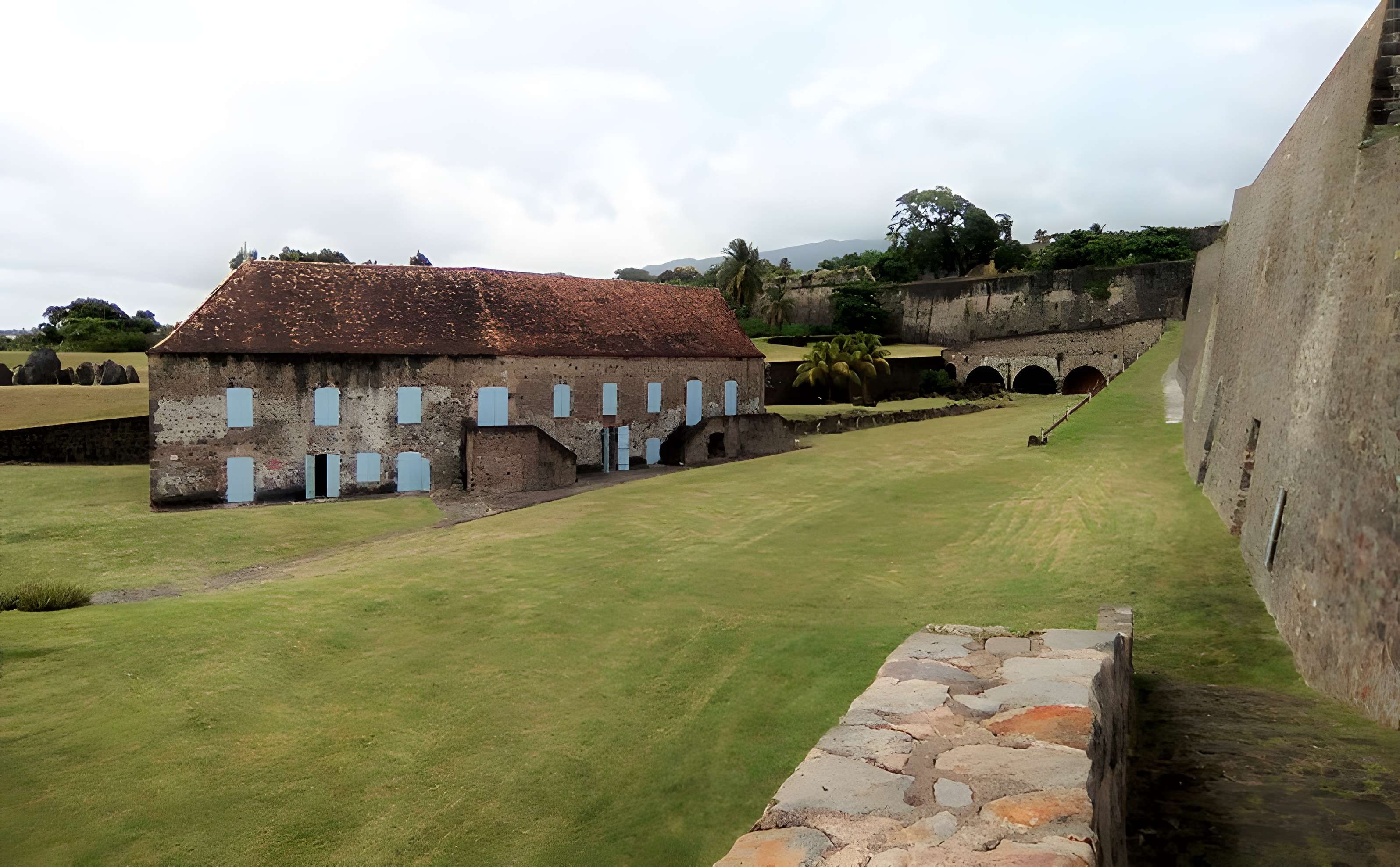 Fort Saint-Charles, Fort Richepance ou Fort Delgrès, puis laboratoire de vulcanologie