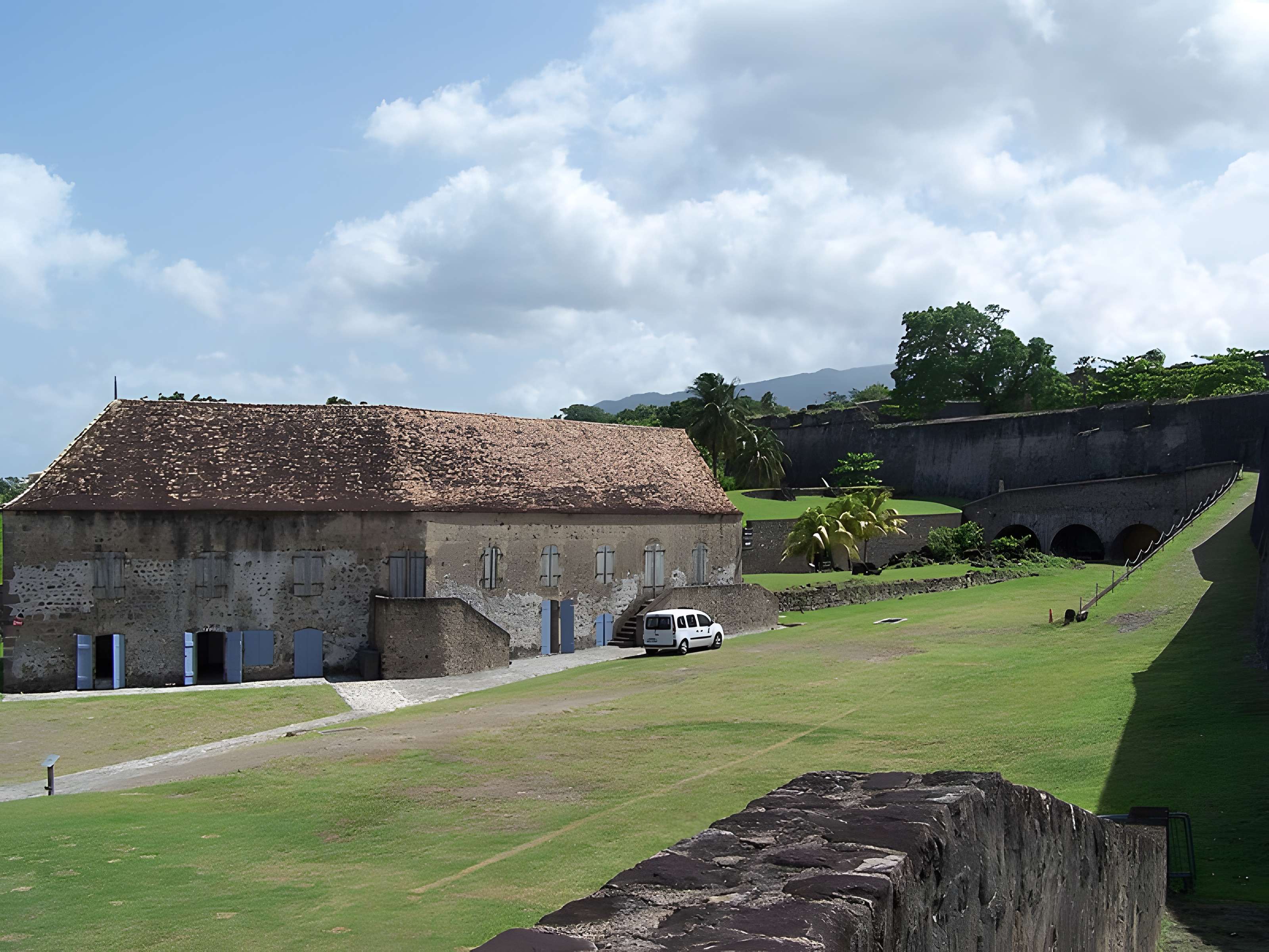 Fort Saint-Charles, Fort Richepance ou Fort Delgrès, puis laboratoire de vulcanologie