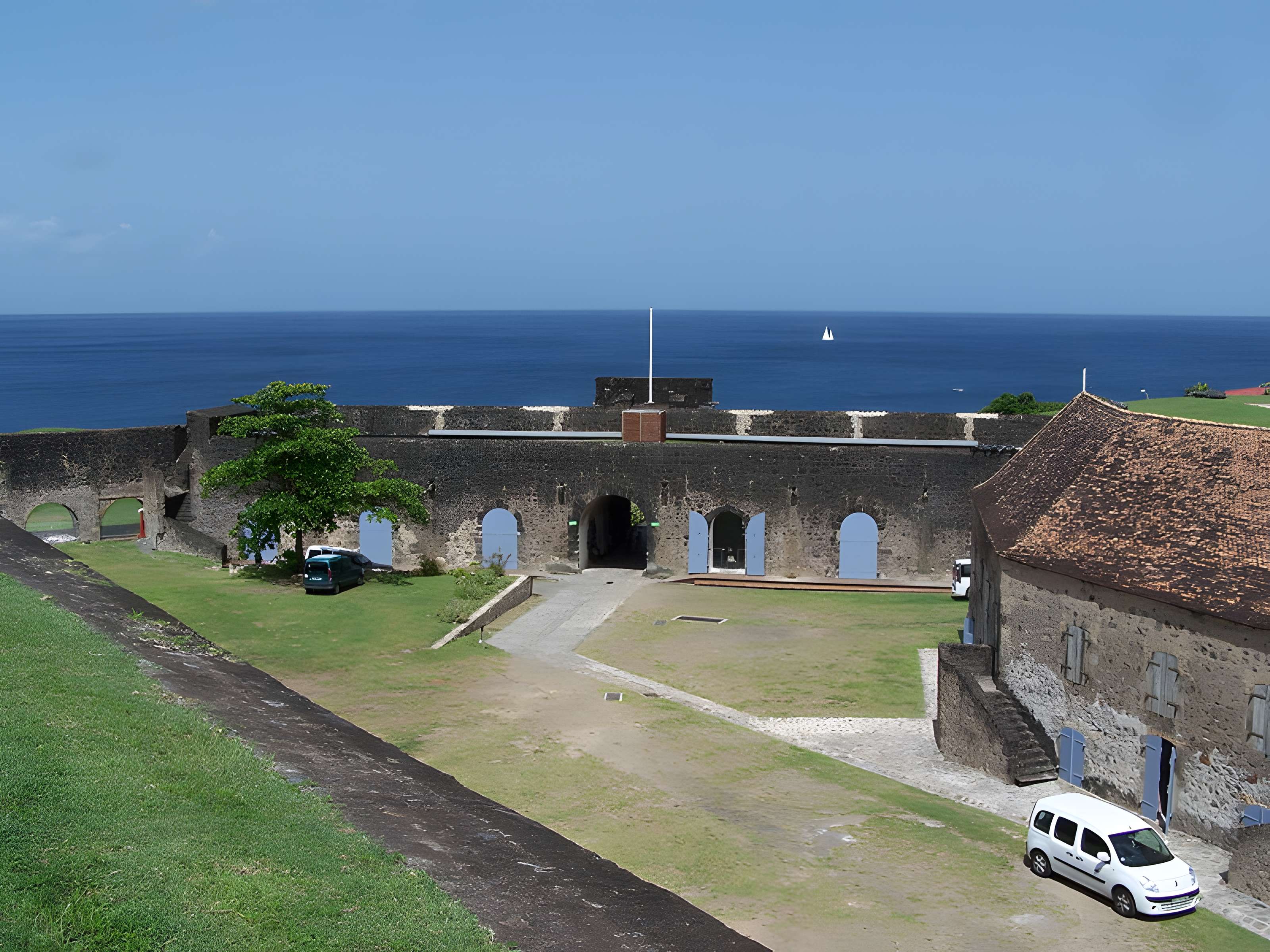 Fort Saint-Charles, Fort Richepance ou Fort Delgrès, puis laboratoire de vulcanologie