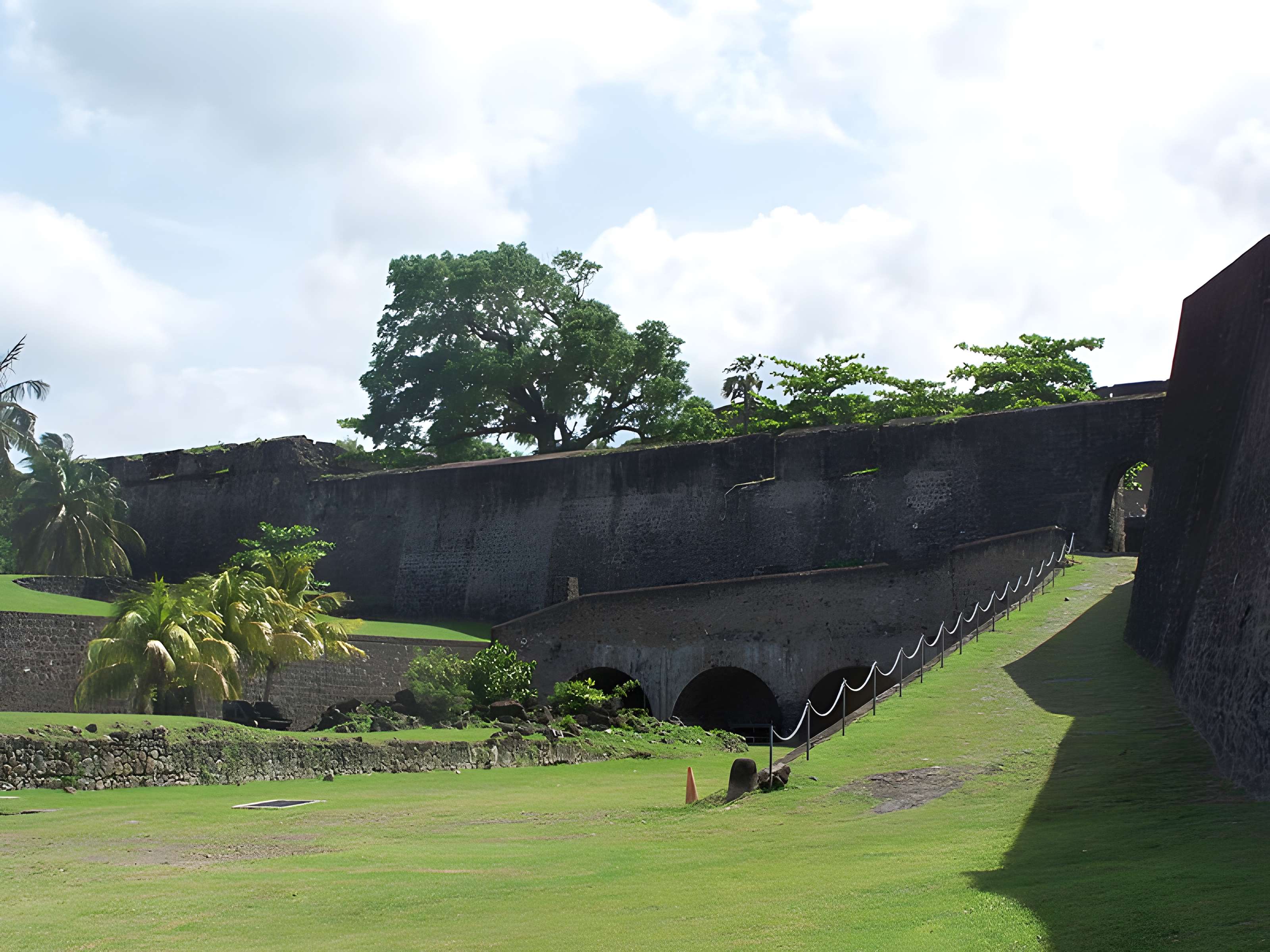 Fort Saint-Charles, Fort Richepance ou Fort Delgrès, puis laboratoire de vulcanologie