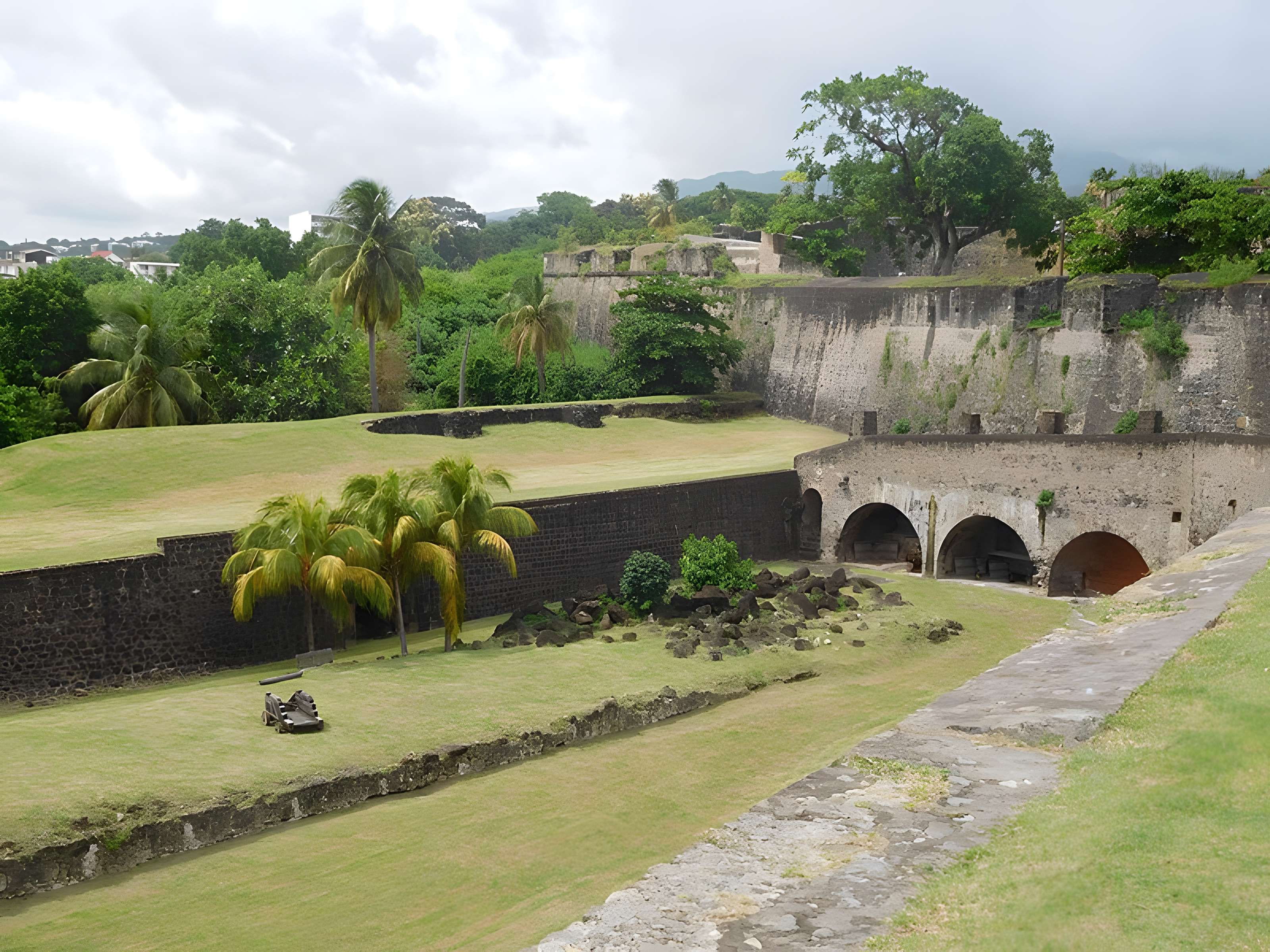 Fort Saint-Charles, Fort Richepance ou Fort Delgrès, puis laboratoire de vulcanologie