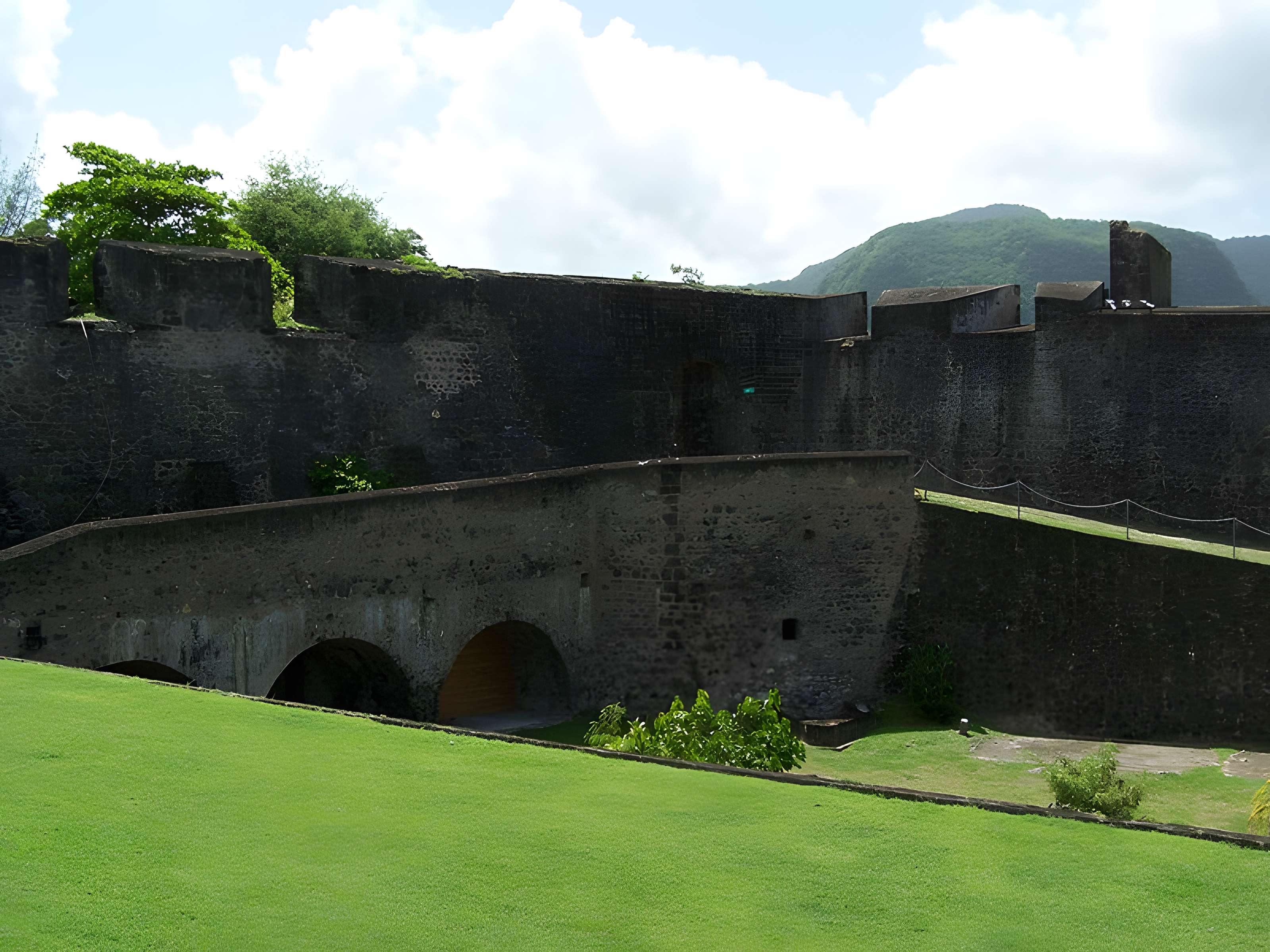 Fort Saint-Charles, Fort Richepance ou Fort Delgrès, puis laboratoire de vulcanologie
