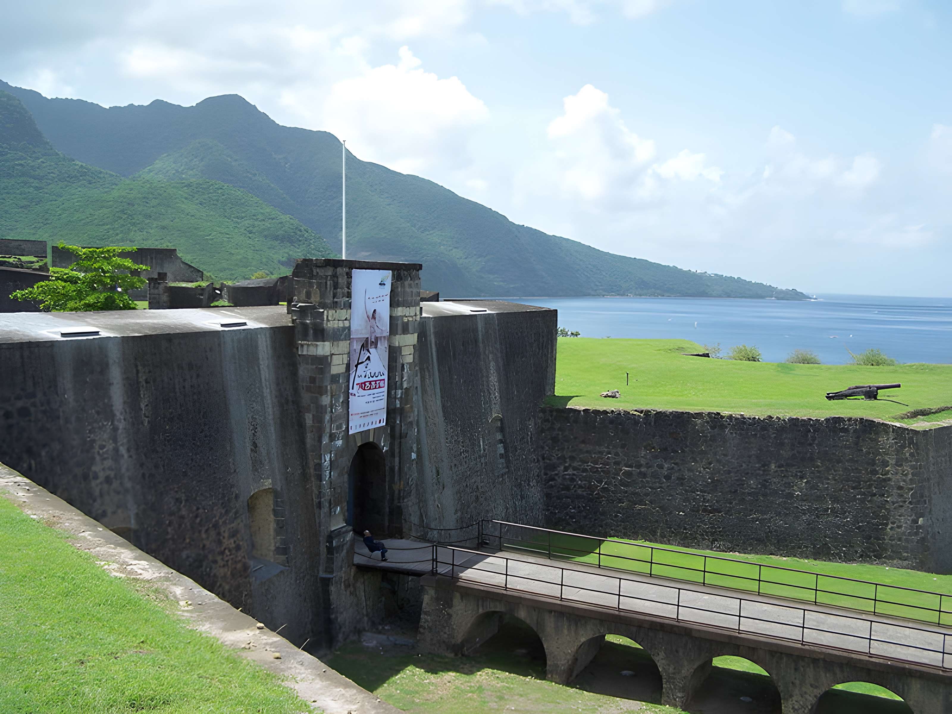 Fort Saint-Charles, Fort Richepance ou Fort Delgrès, puis laboratoire de vulcanologie