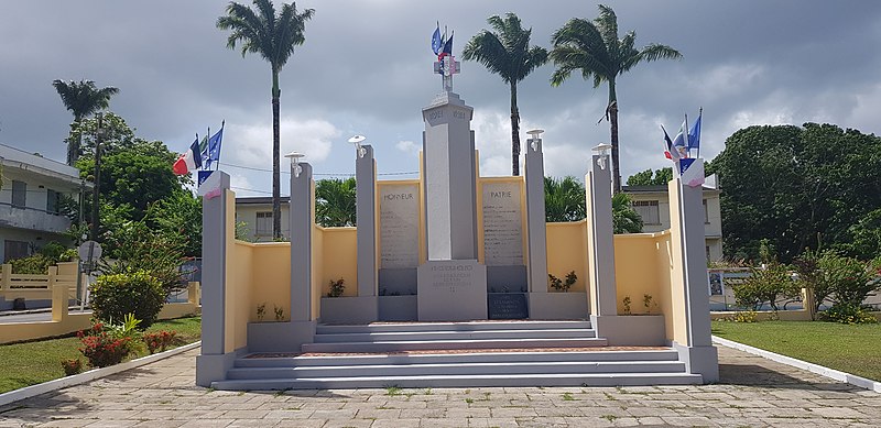 Photo de Square et le monument aux morts