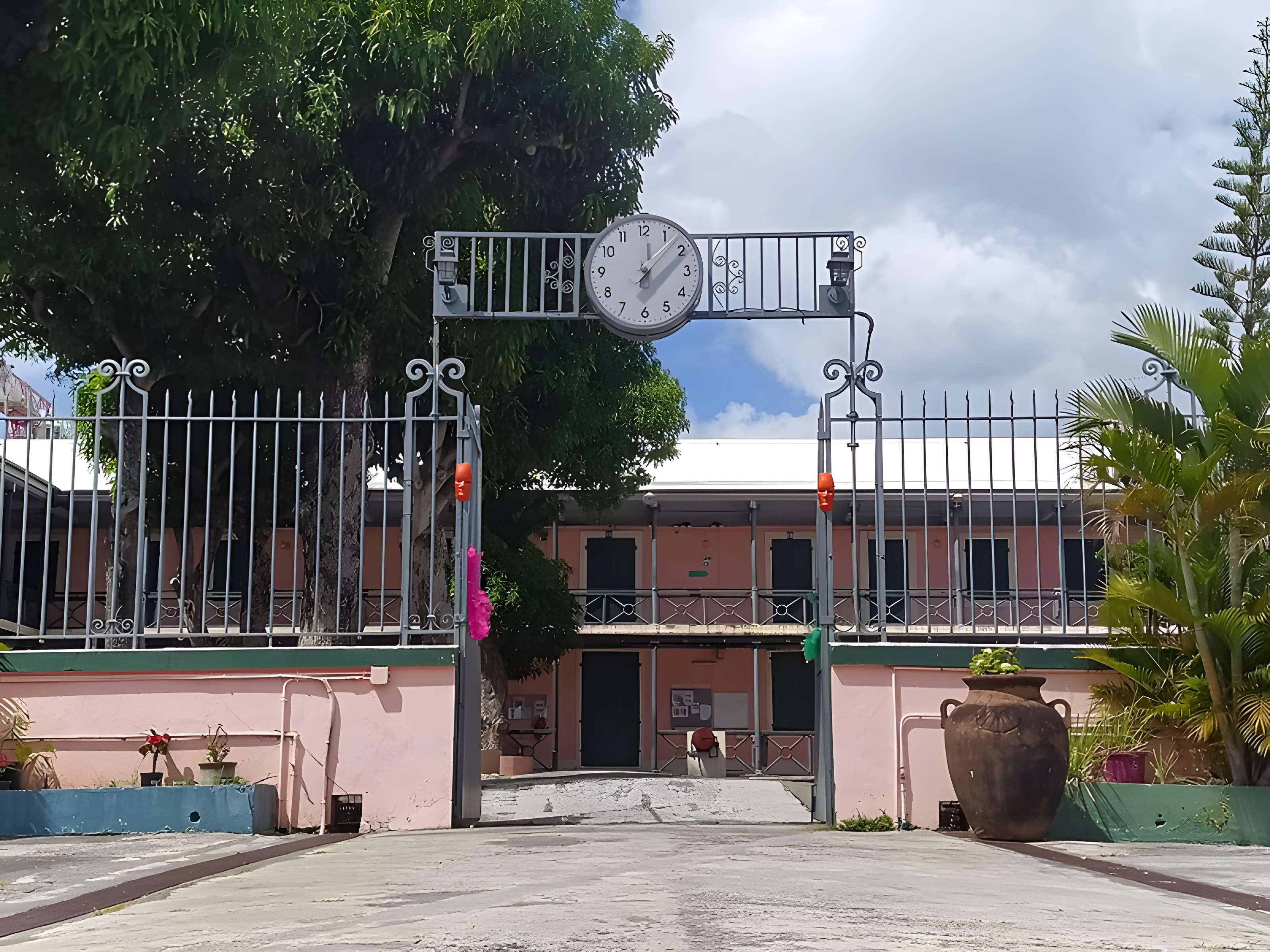 Ancien Lycée Carnot, actuellement Faculté de lettres