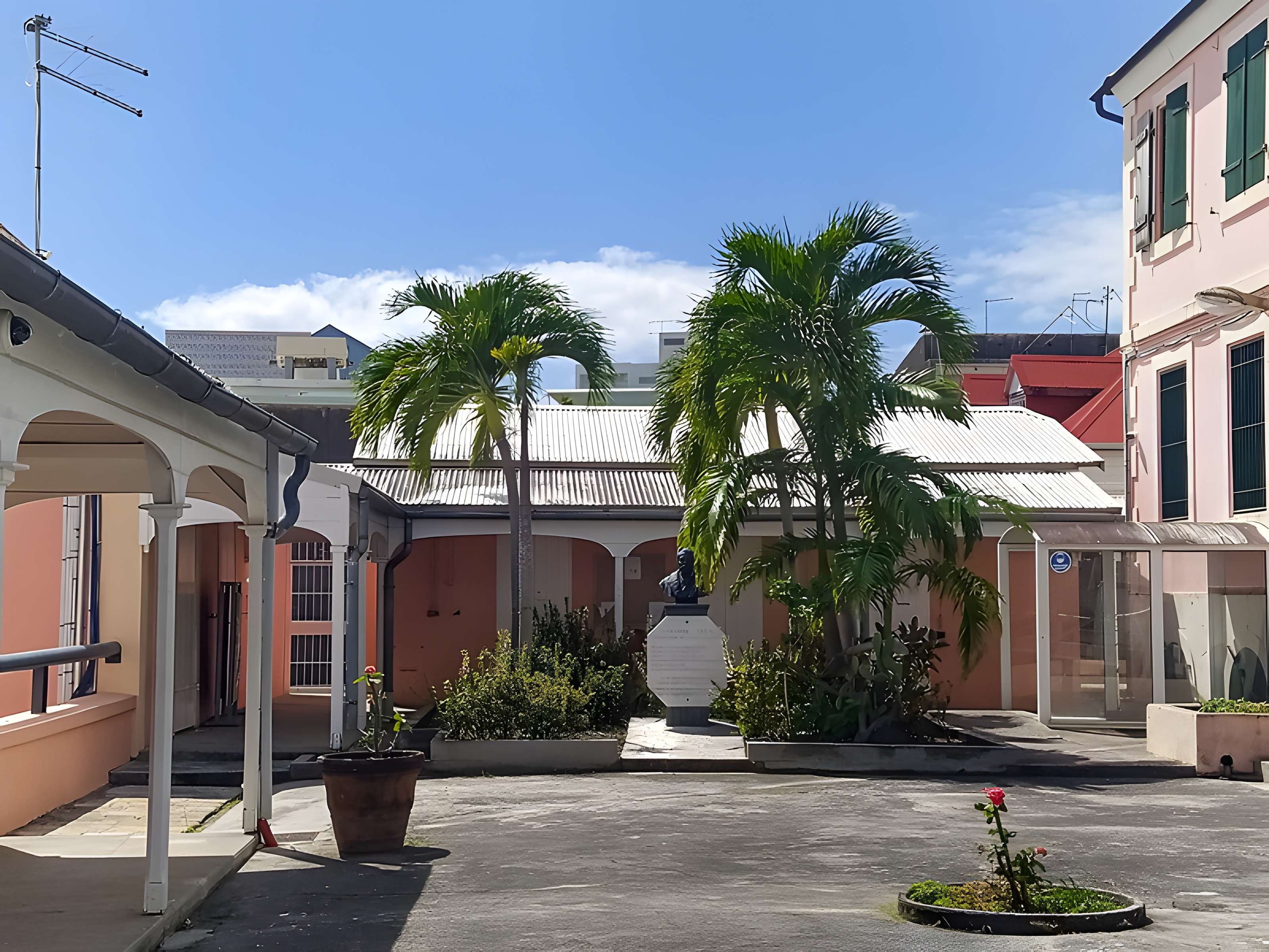 Ancien Lycée Carnot, actuellement Faculté de lettres