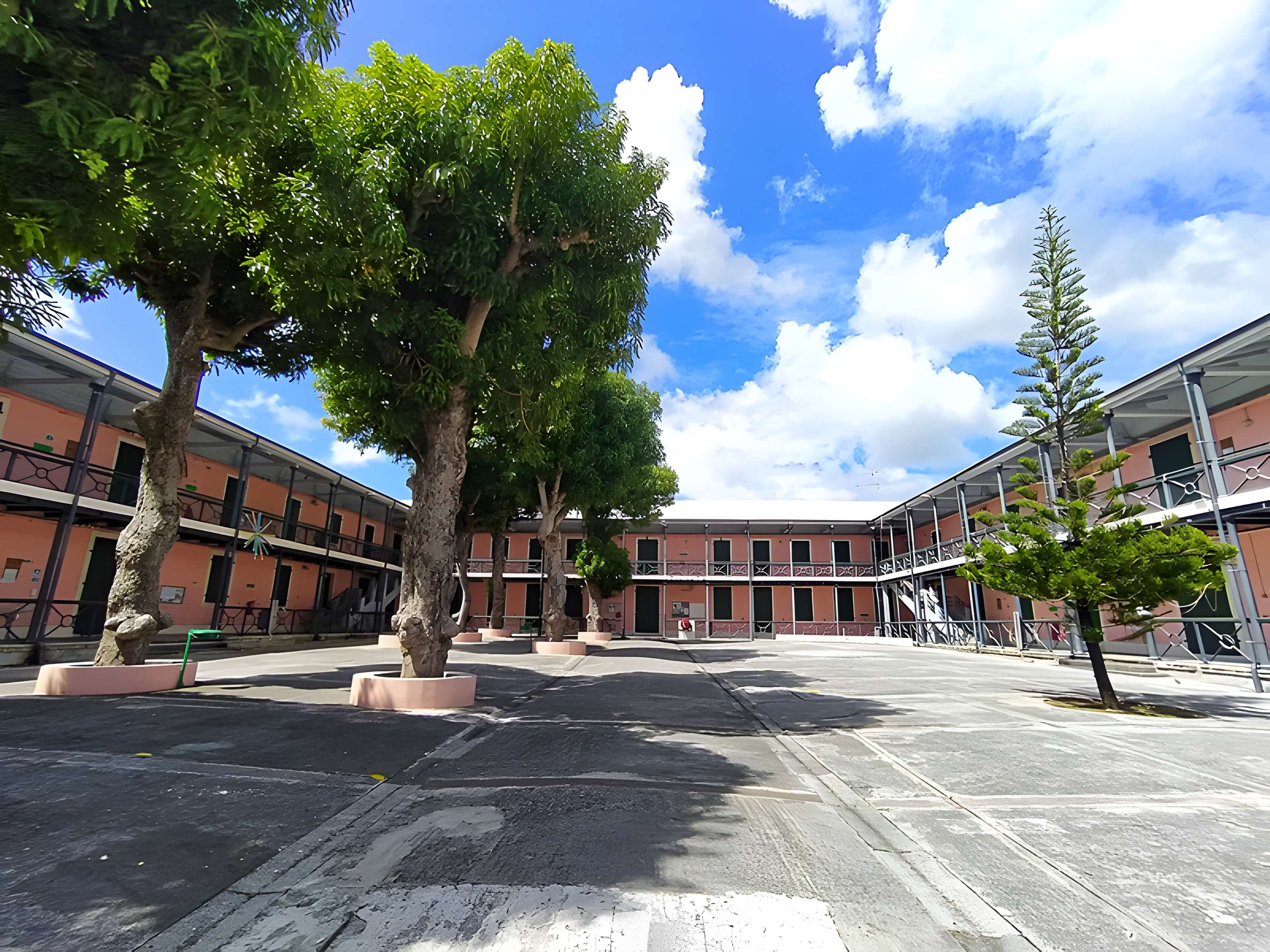 Ancien Lycée Carnot, actuellement Faculté de lettres