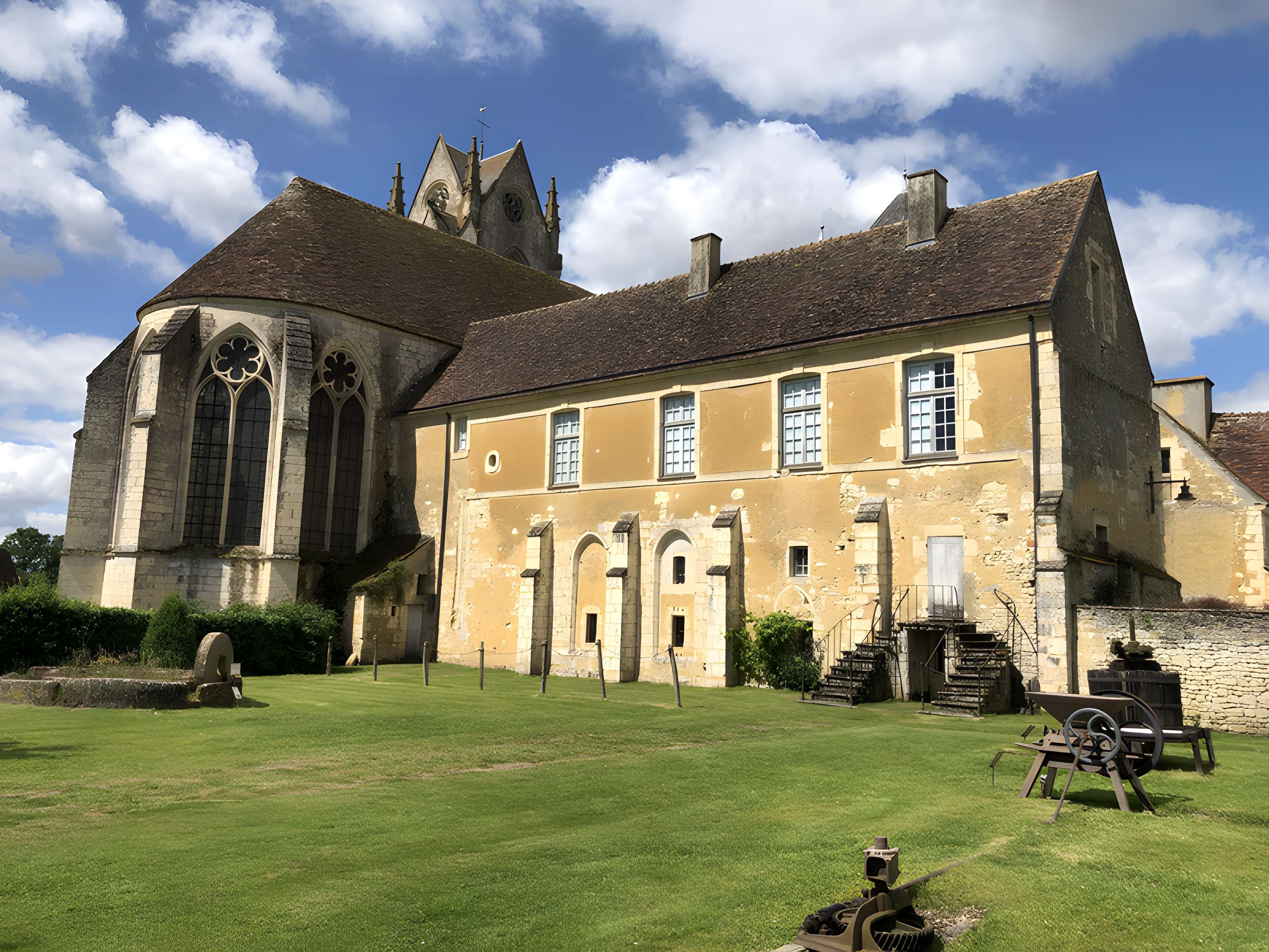 Prieuré Sainte-Gauburge de Saint-Cyr-la-Rosière