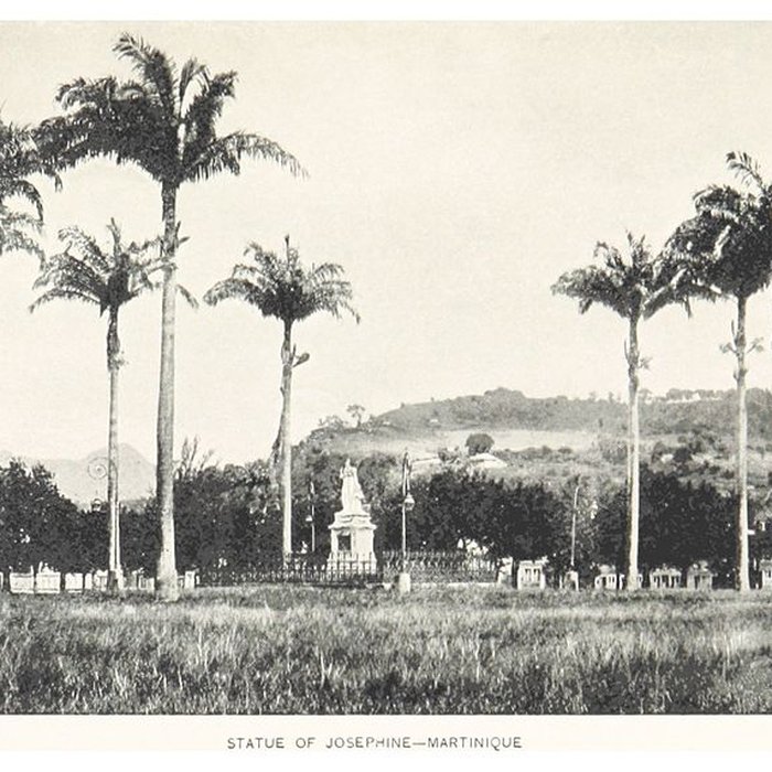 Photo de Statue de lImpératrice Joséphine, située sur la savane