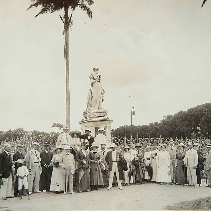Photo de Statue de lImpératrice Joséphine, située sur la savane