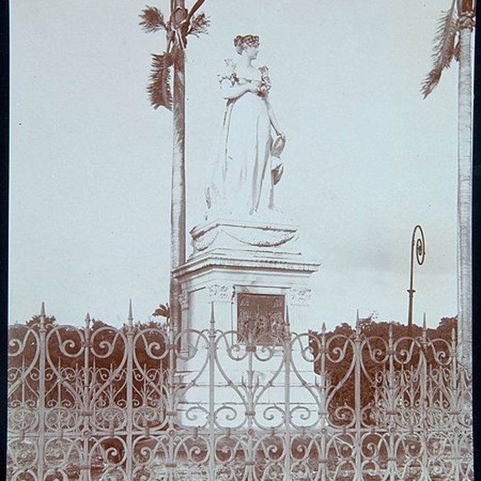 Photo de Statue de lImpératrice Joséphine, située sur la savane
