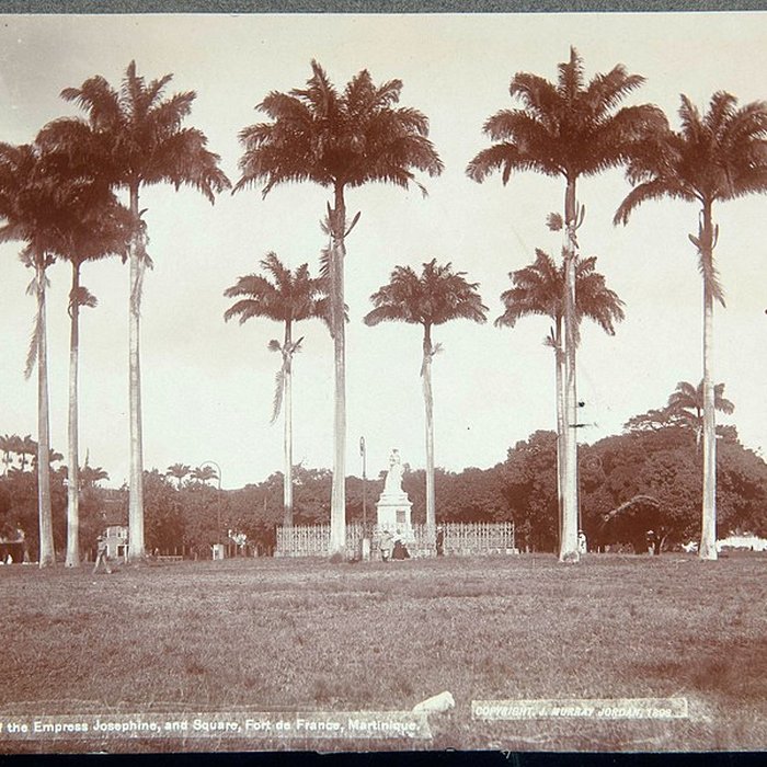 Photo de Statue de lImpératrice Joséphine, située sur la savane