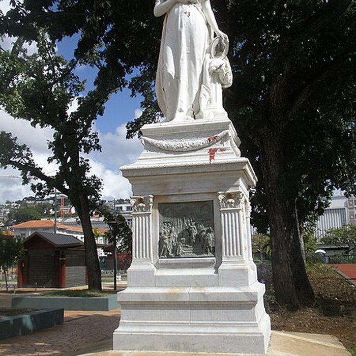 Photo de Statue de lImpératrice Joséphine, située sur la savane