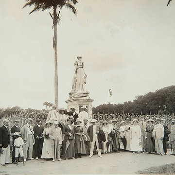 Statue de lImpératrice Joséphine, située sur la savane