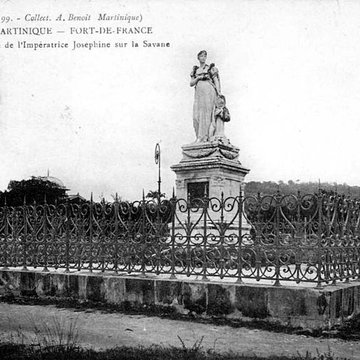 Statue de lImpératrice Joséphine, située sur la savane
