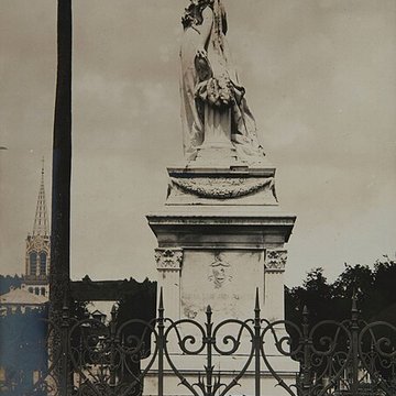 Statue de lImpératrice Joséphine, située sur la savane