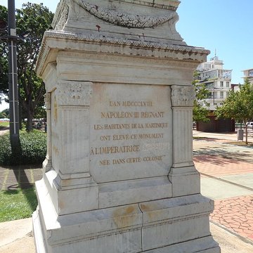 Statue de lImpératrice Joséphine, située sur la savane