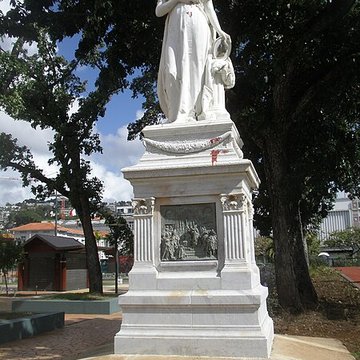 Statue de lImpératrice Joséphine, située sur la savane