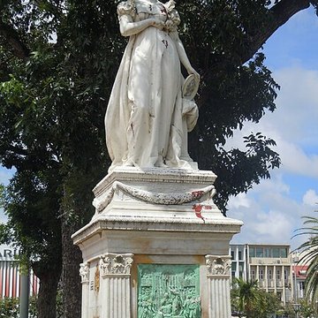 Statue de lImpératrice Joséphine, située sur la savane