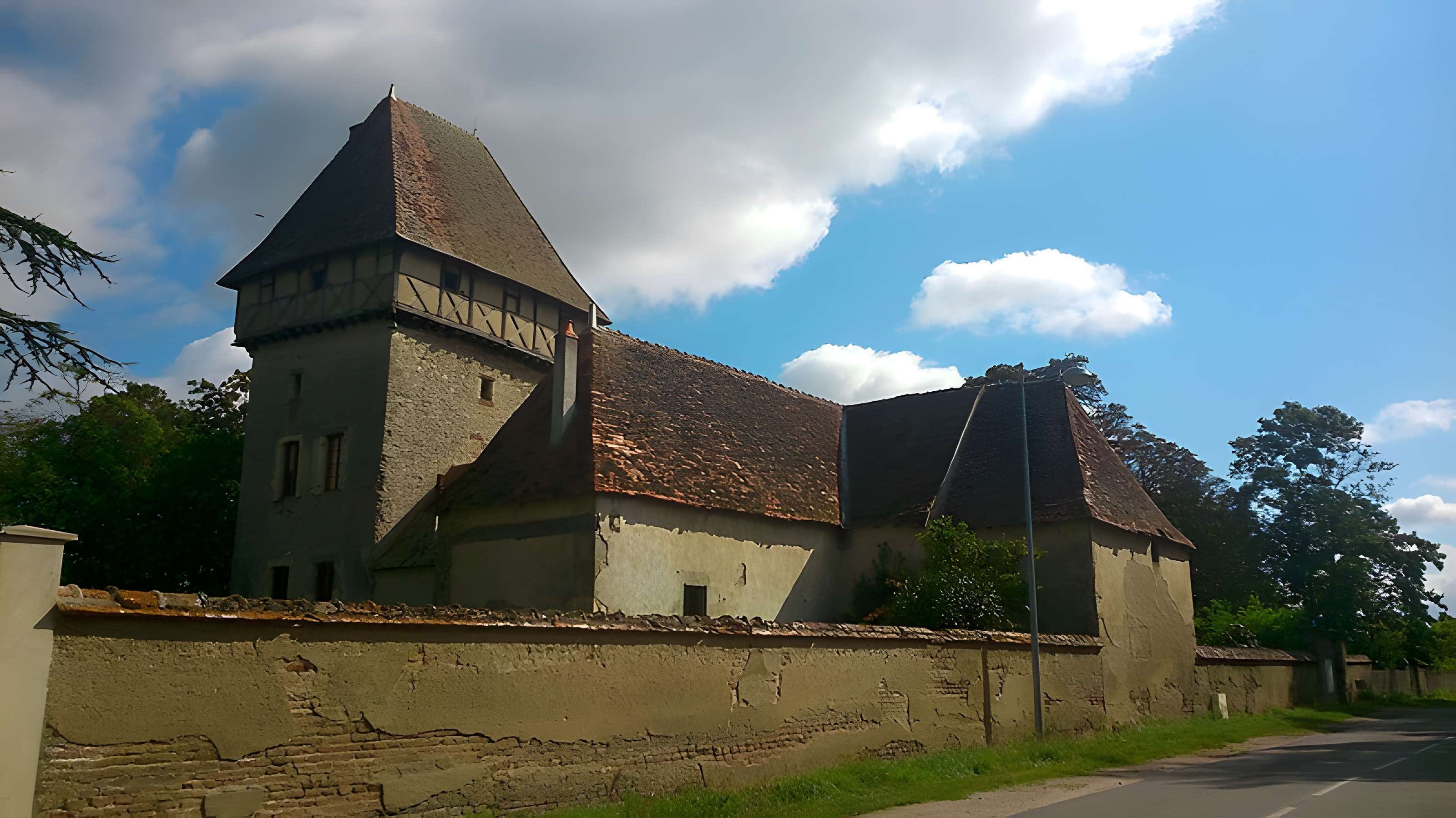Prieuré-donjon de La Ferté-Hauterive