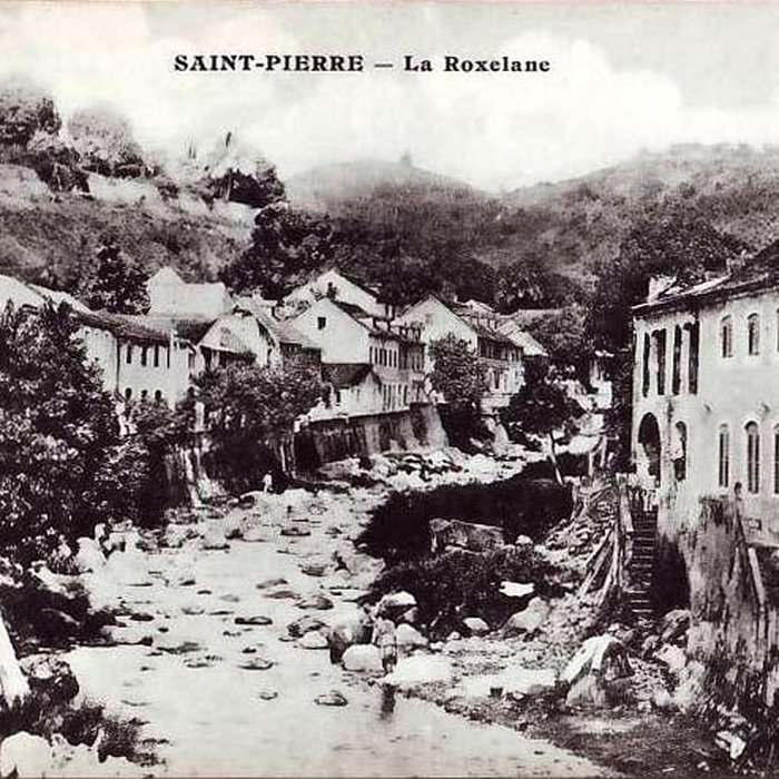 Photo de Pont Militaire : piliers, en bordure de la rivière Roxelane