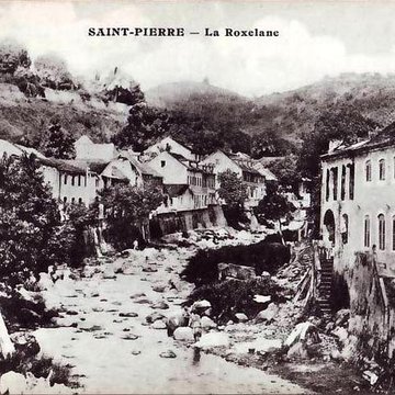 Pont Militaire : piliers, en bordure de la rivière Roxelane