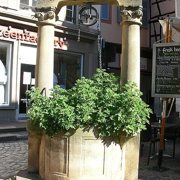 Puits de 1584 à Colmar