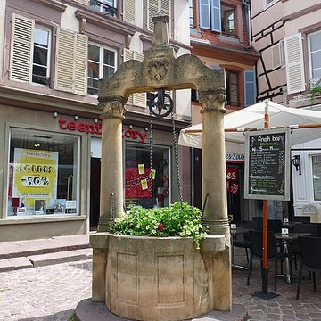 Puits de 1584 à Colmar