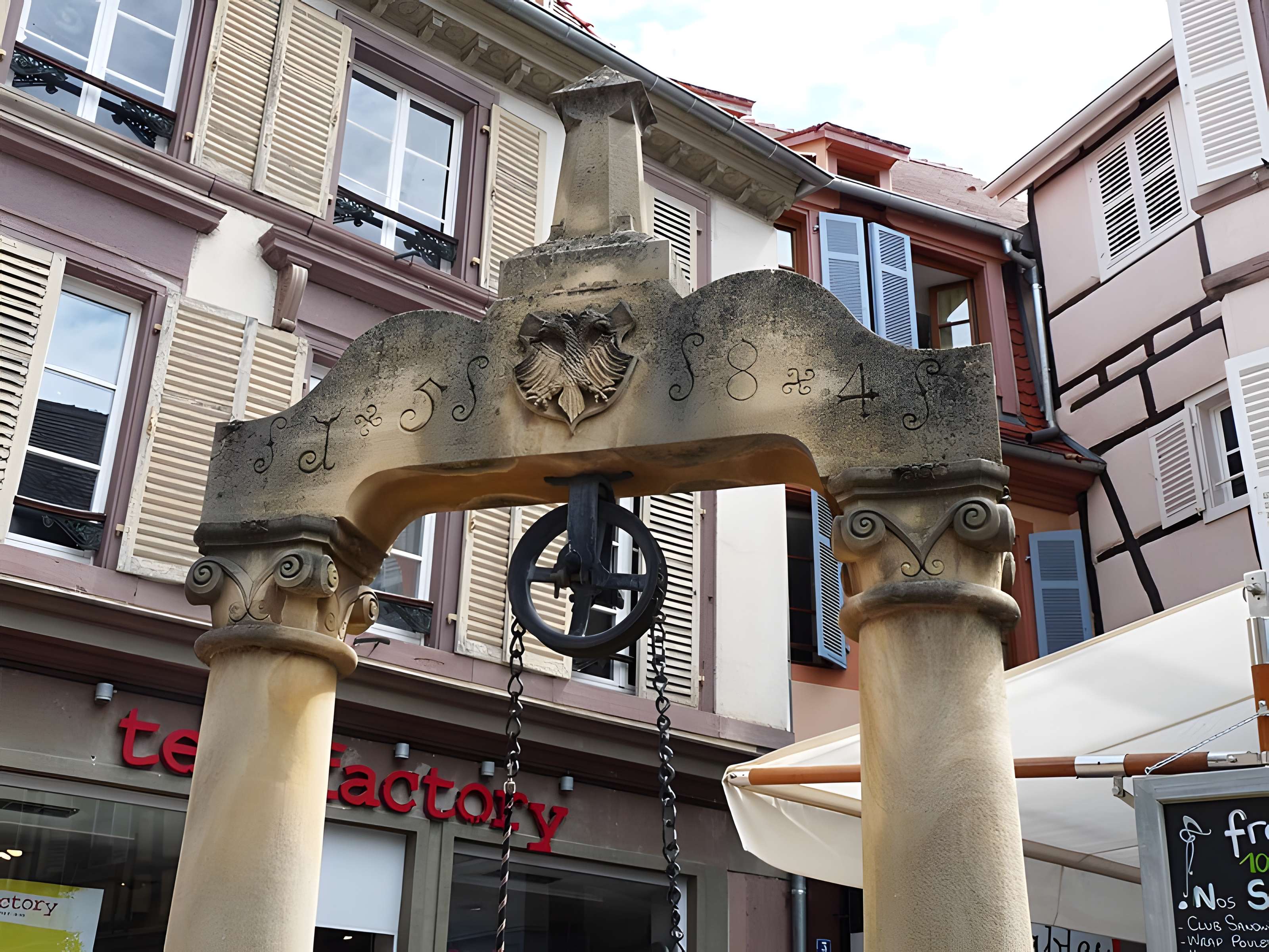 Puits de 1584 à Colmar