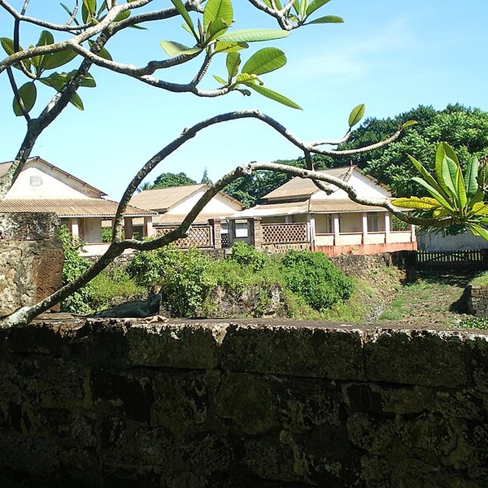 Photo de Quartiers des surveillants, sur lîle Royale