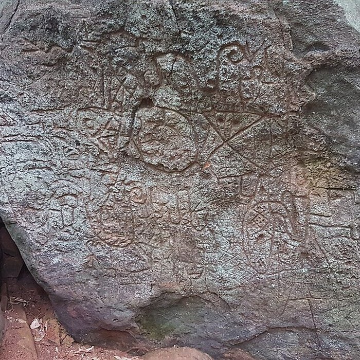 Photo de Roches gravées de la Montagne Favard