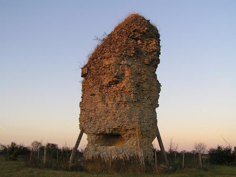 Photo de Pyramide d'Authon-Ébéon