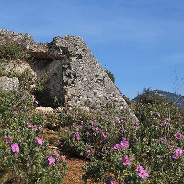 Pyramide de Falicon et grotte de Ratapignata à Falicon