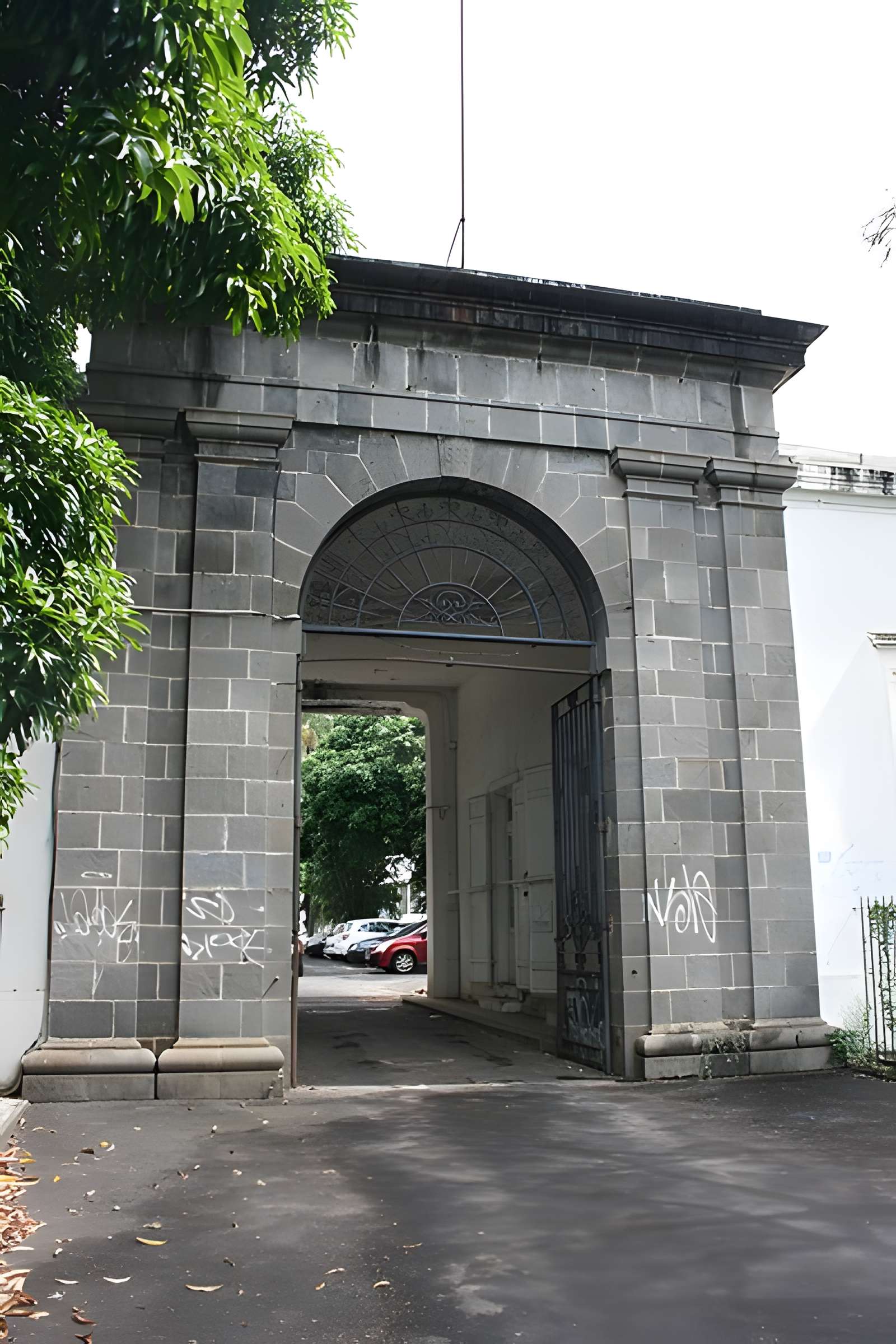 Ancien hôpital colonial Félix-Guyon