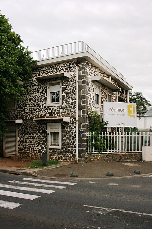 Photo de Ancienne caserne d'artillerie abritant aujourd'hui Radio France Outremer (RFO)